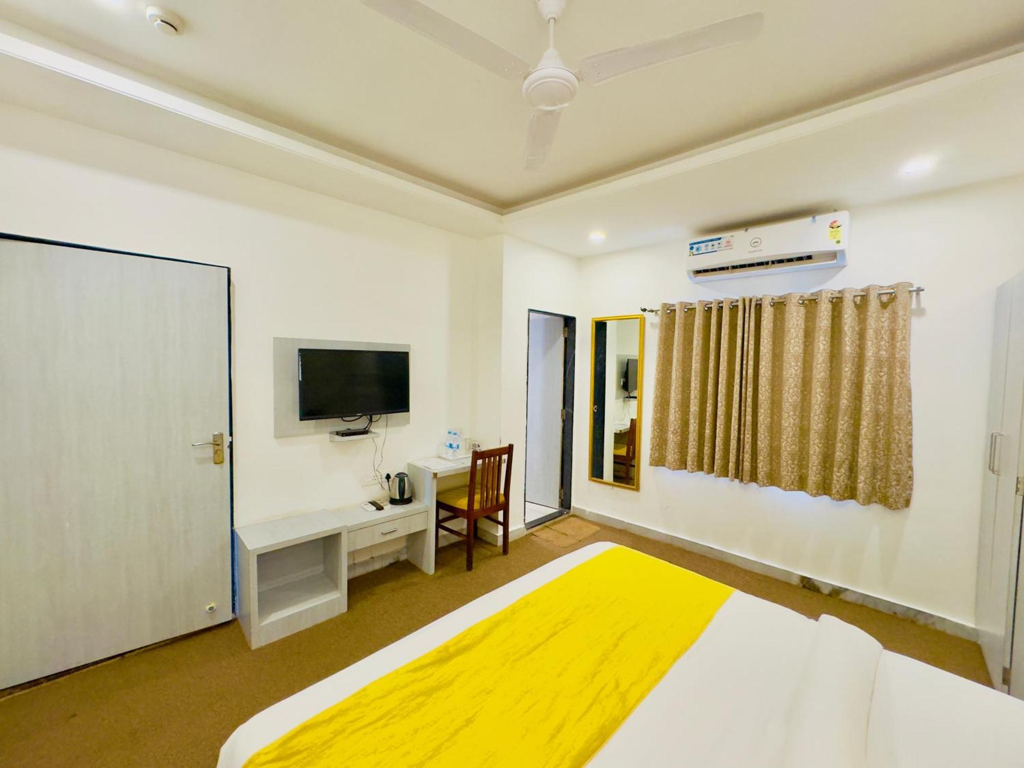 Hotel Jaydurg A Retreat - A Lakeside - Lakeview Rooftop Cafe - Swimming Pool 4*