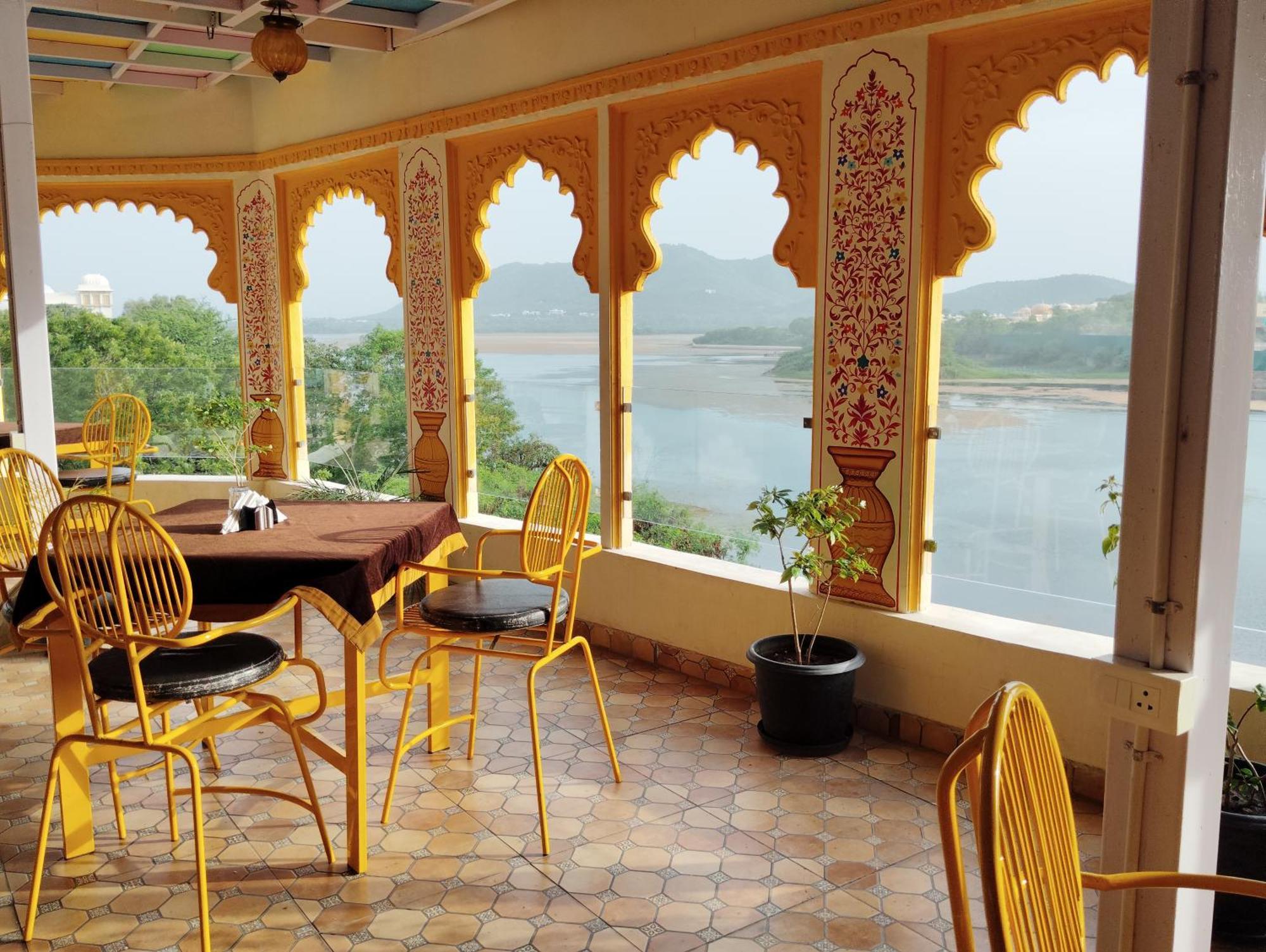 Jaydurg A Retreat - A Lakeside - Lakeview Rooftop Cafe - Swimming Pool 4* Udaipur