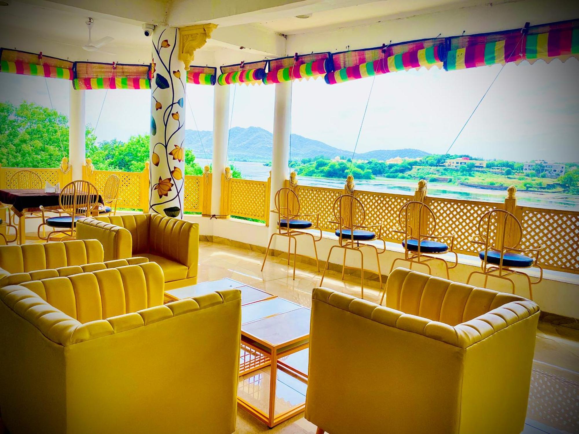 Hotel Jaydurg A Retreat - A Lakeside - Lakeview Rooftop Cafe - Swimming Pool