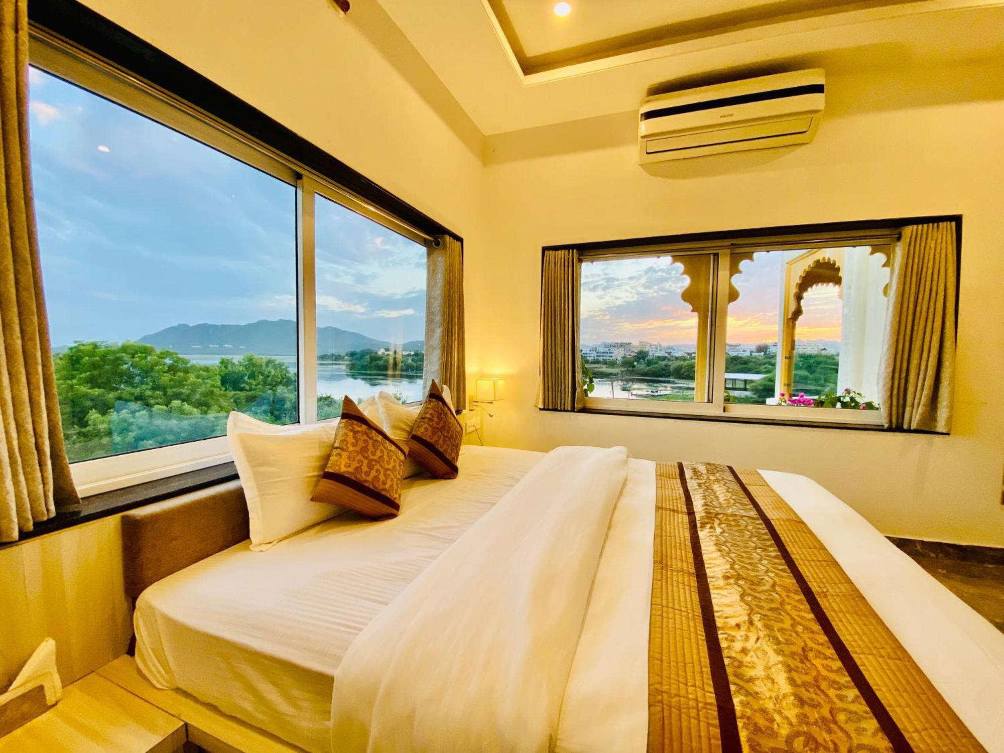 Hotel Jaydurg A Retreat - A Lakeside - Lakeview Rooftop Cafe - Swimming Pool Udaipur