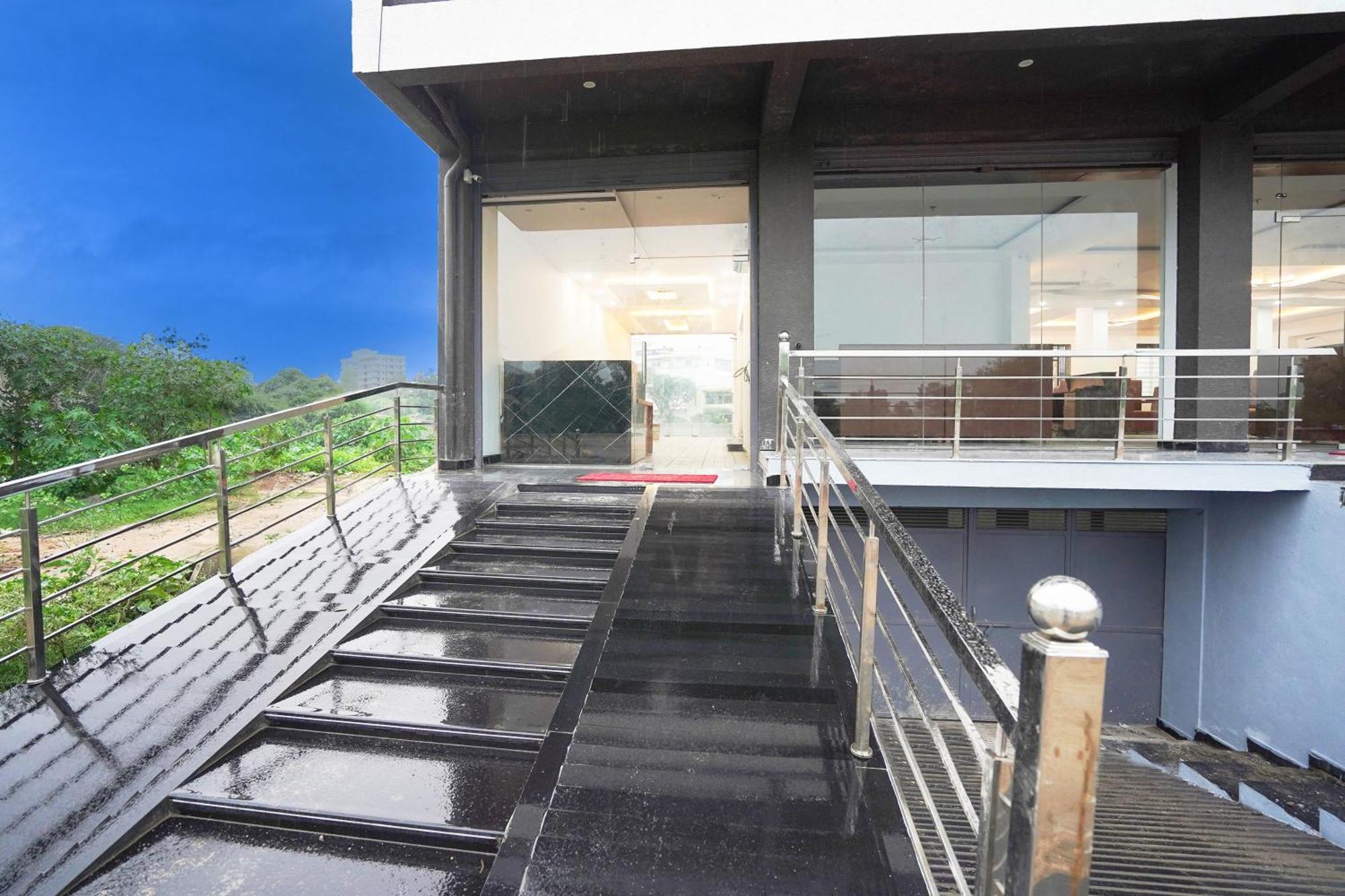 Hotel O Raj Gharana Udaipur
