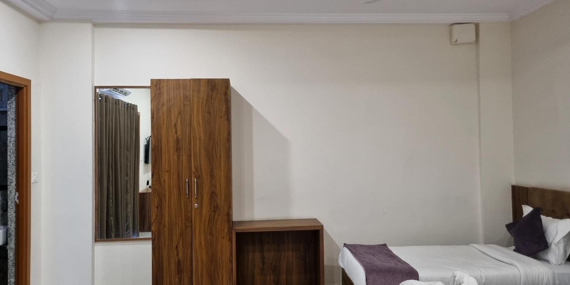 Hotel U Connect Near Rto Office, 3*