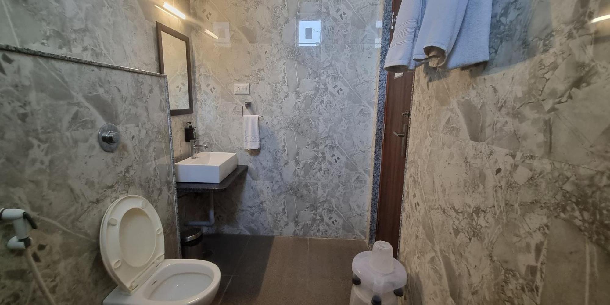 Hotel U Connect Near Rto Office, 3*