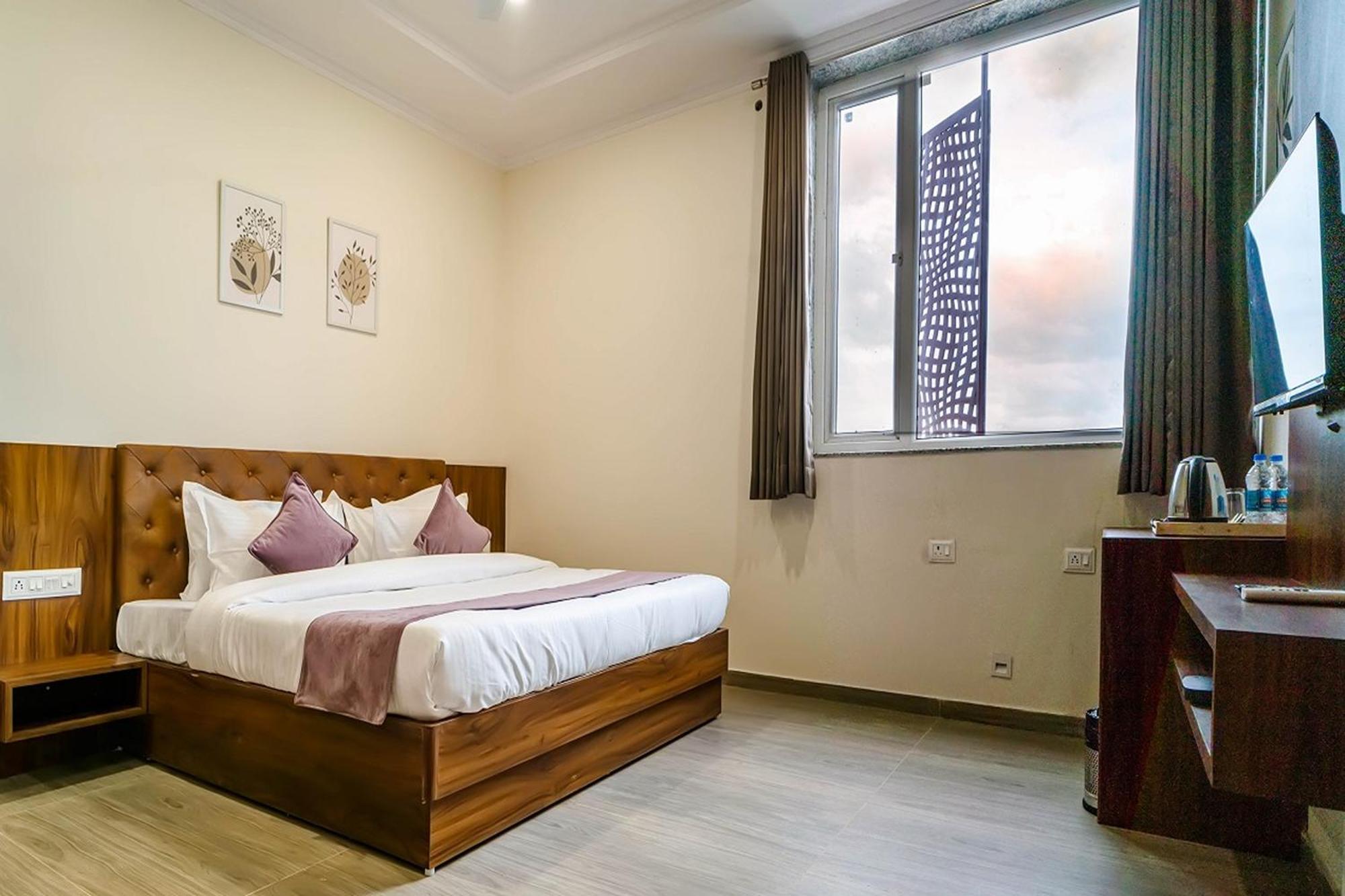 U Connect Near Rto Office, Hotel