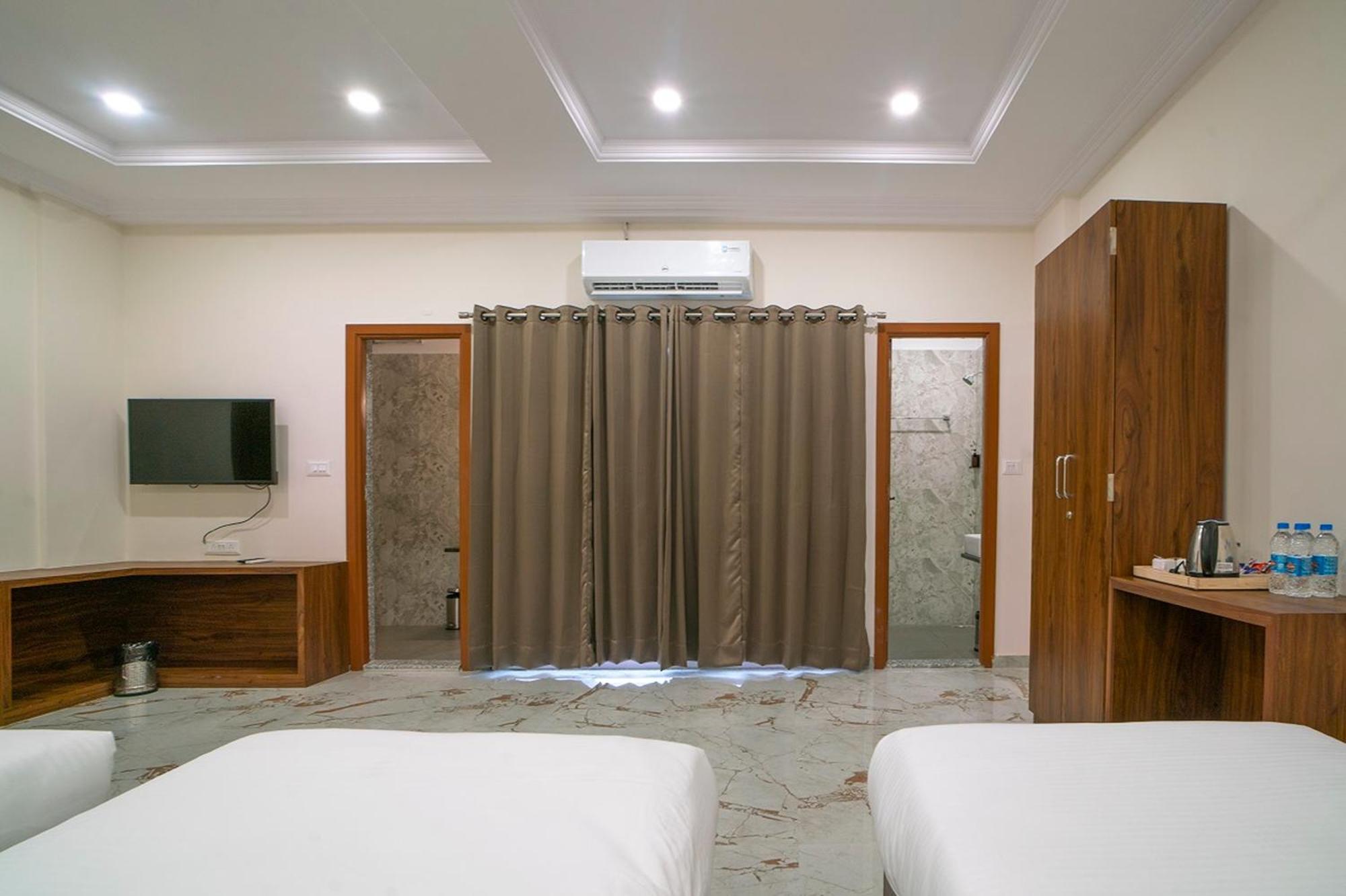 U Connect Near Rto Office, Hotel