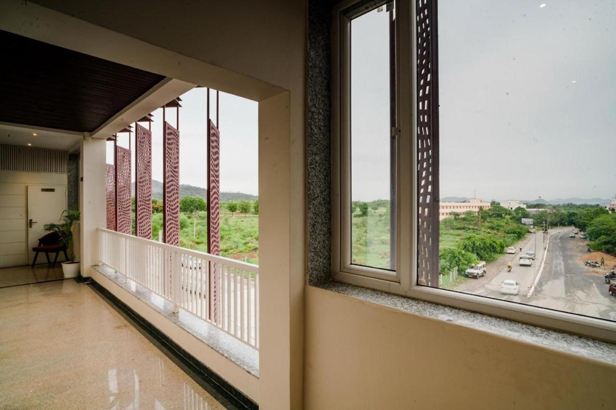 Hotel U Connect Near Rto Office, 3*