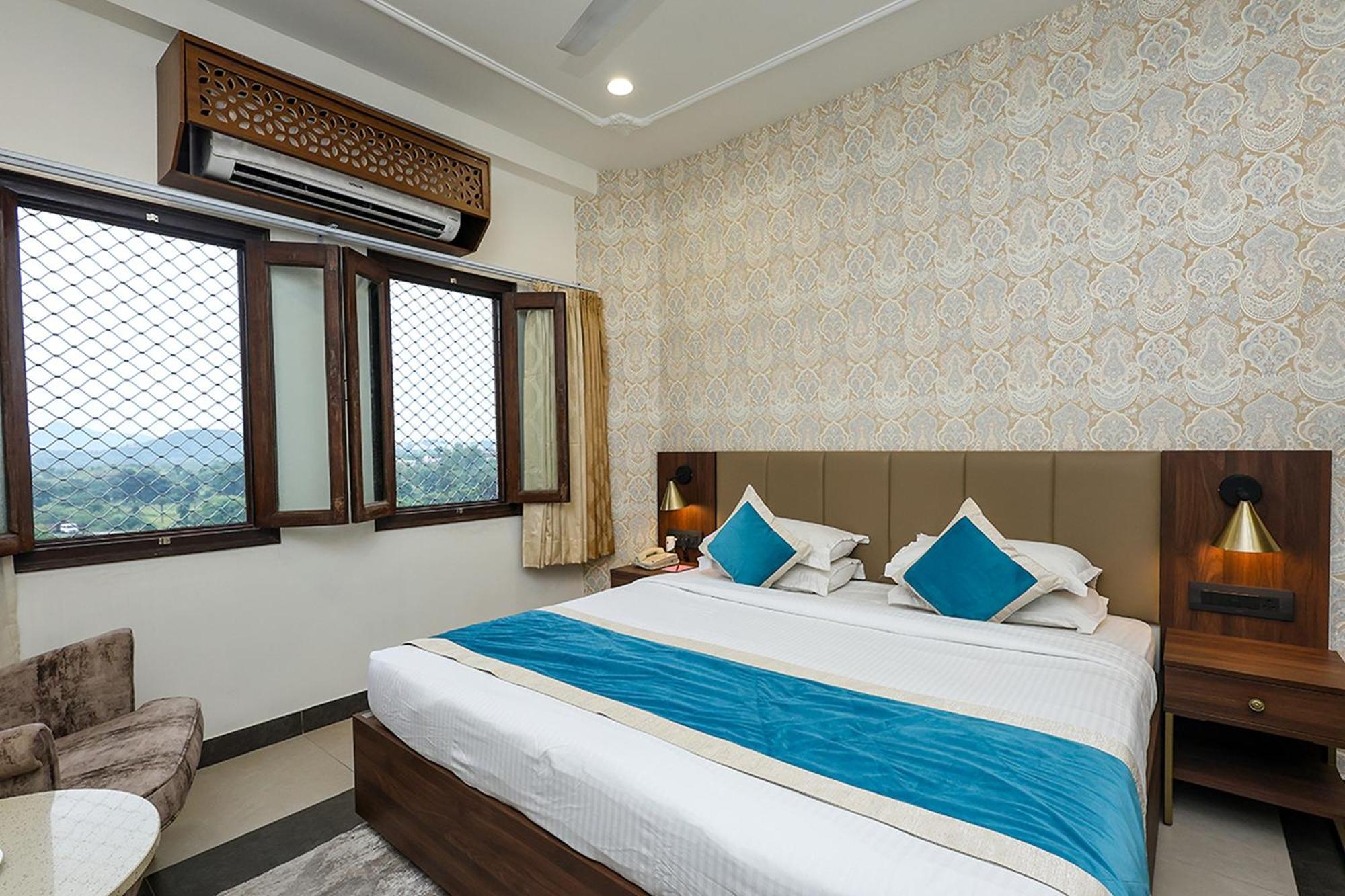 Labh Garh Palace & Hotel
