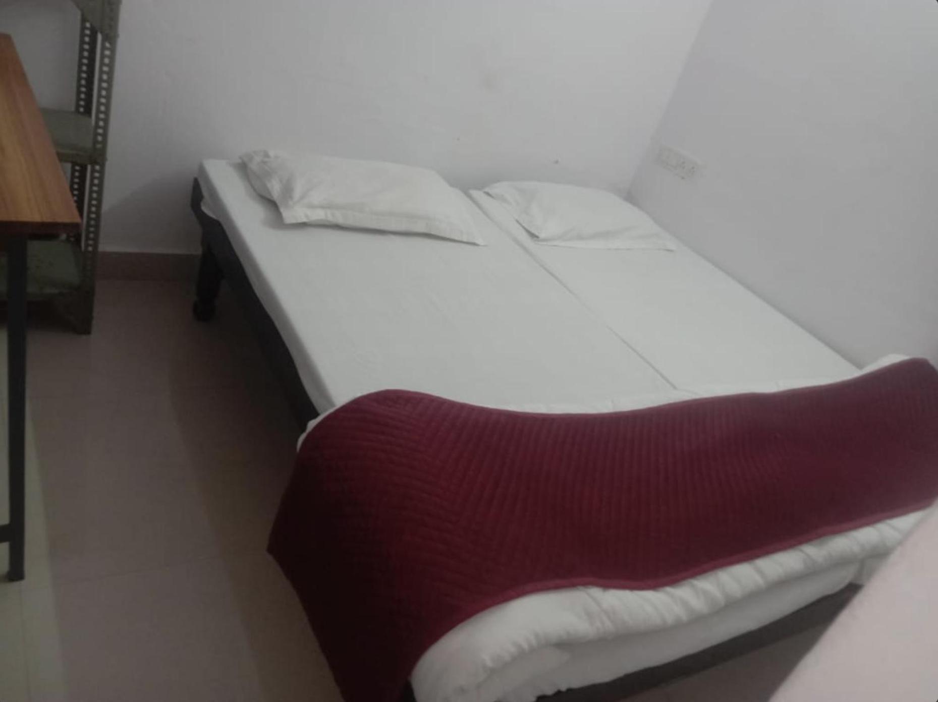 Hotel Ashish Guest House, Goverdhan *