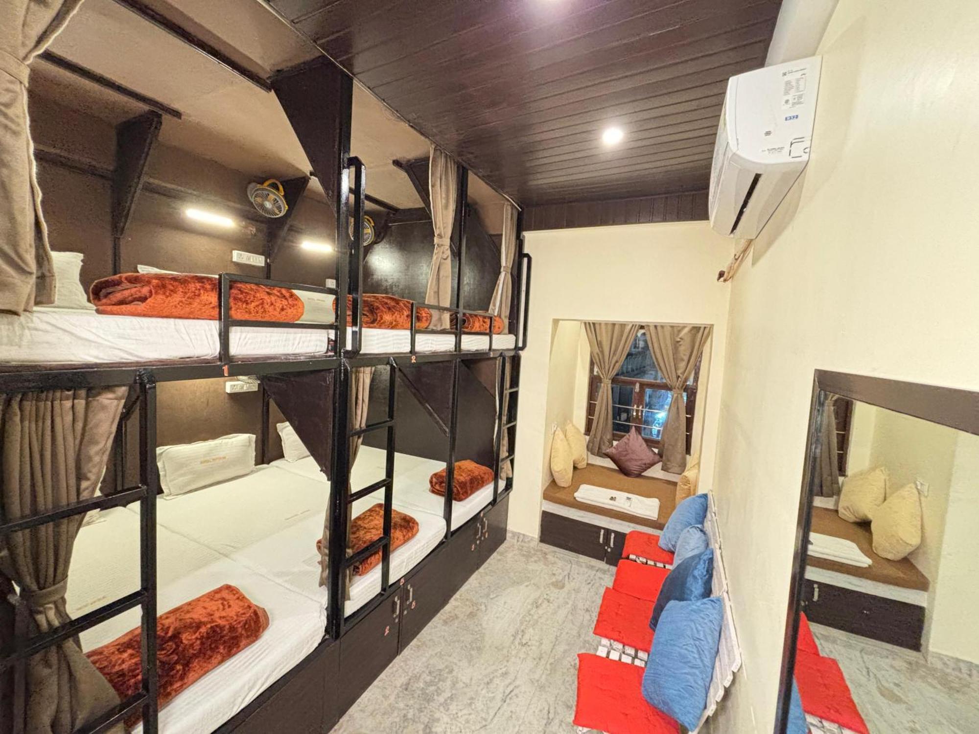 Nirvana Lakeside Guest house *
