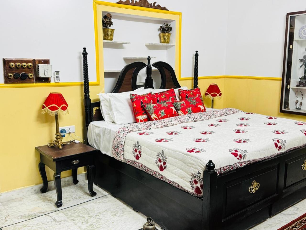 Lasani House Homestay *