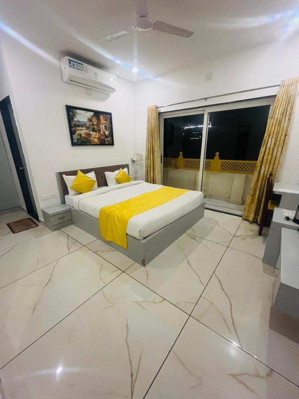 Hotel Jaydurg A Retreat - A Lakeside - Lakeview Rooftop Cafe - Swimming Pool 4*