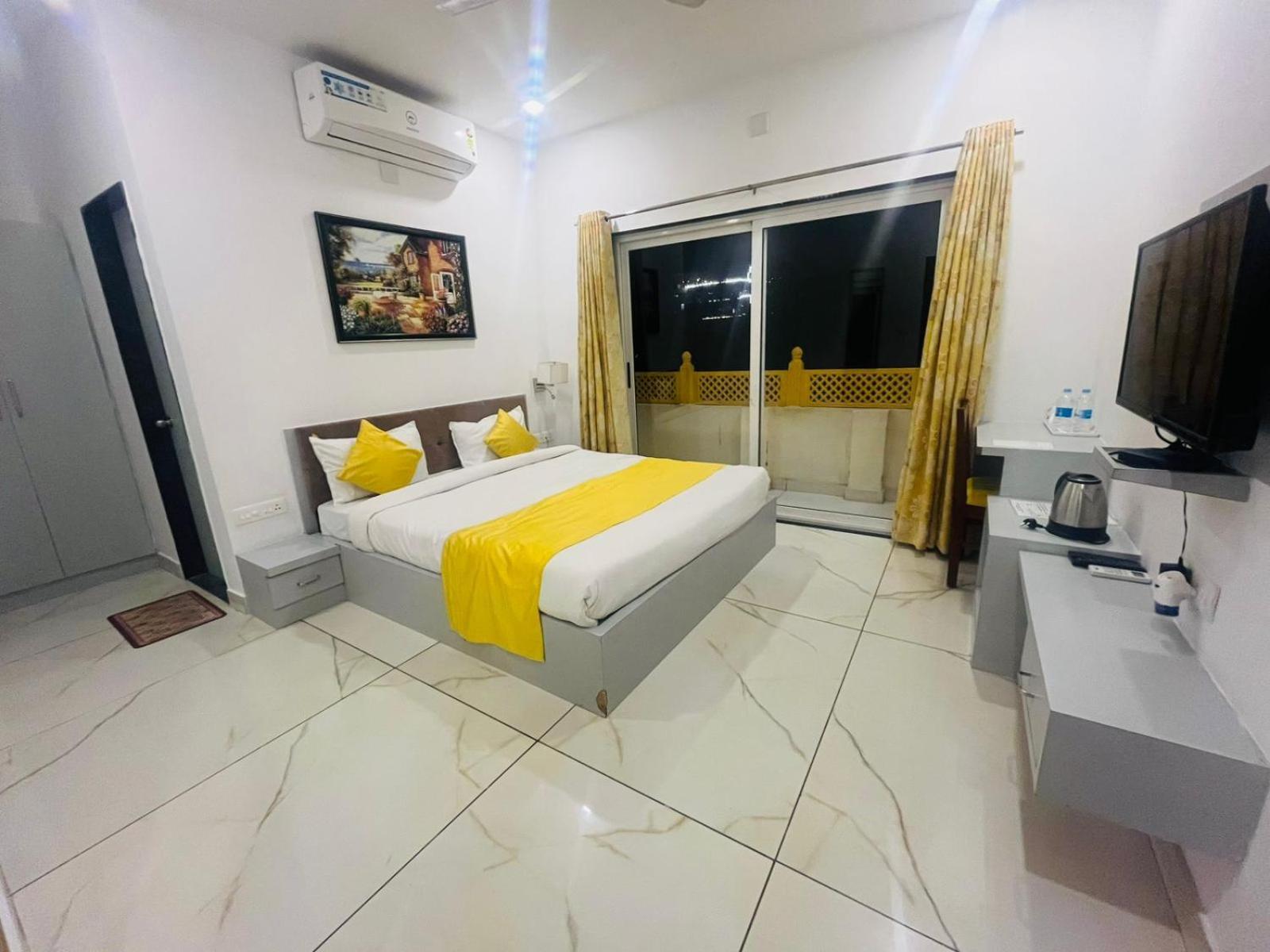 Jaydurg A Retreat - A Lakeside - Lakeview Rooftop Cafe - Swimming Pool