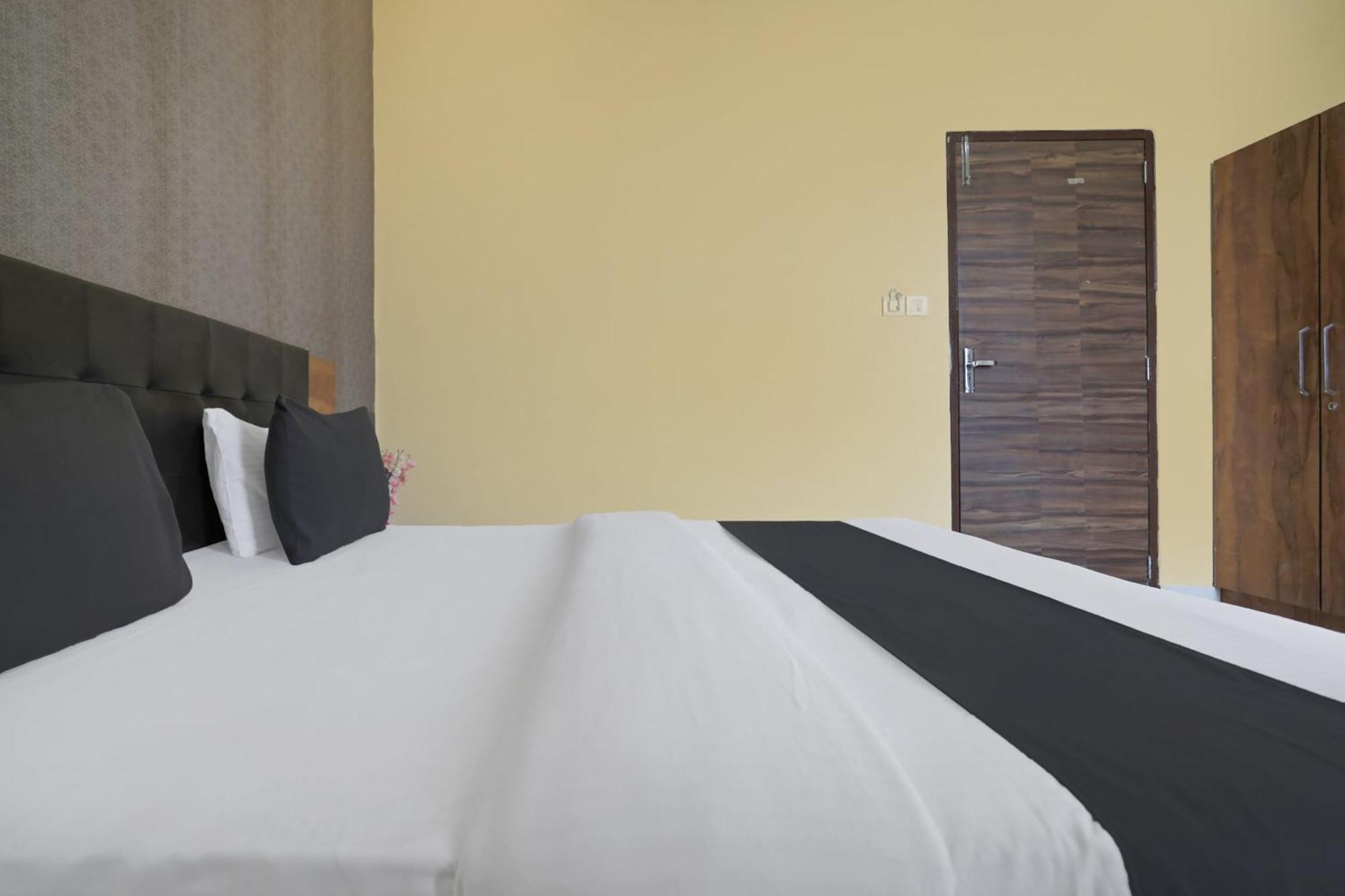Hotel Collection O Amet Garh 3*