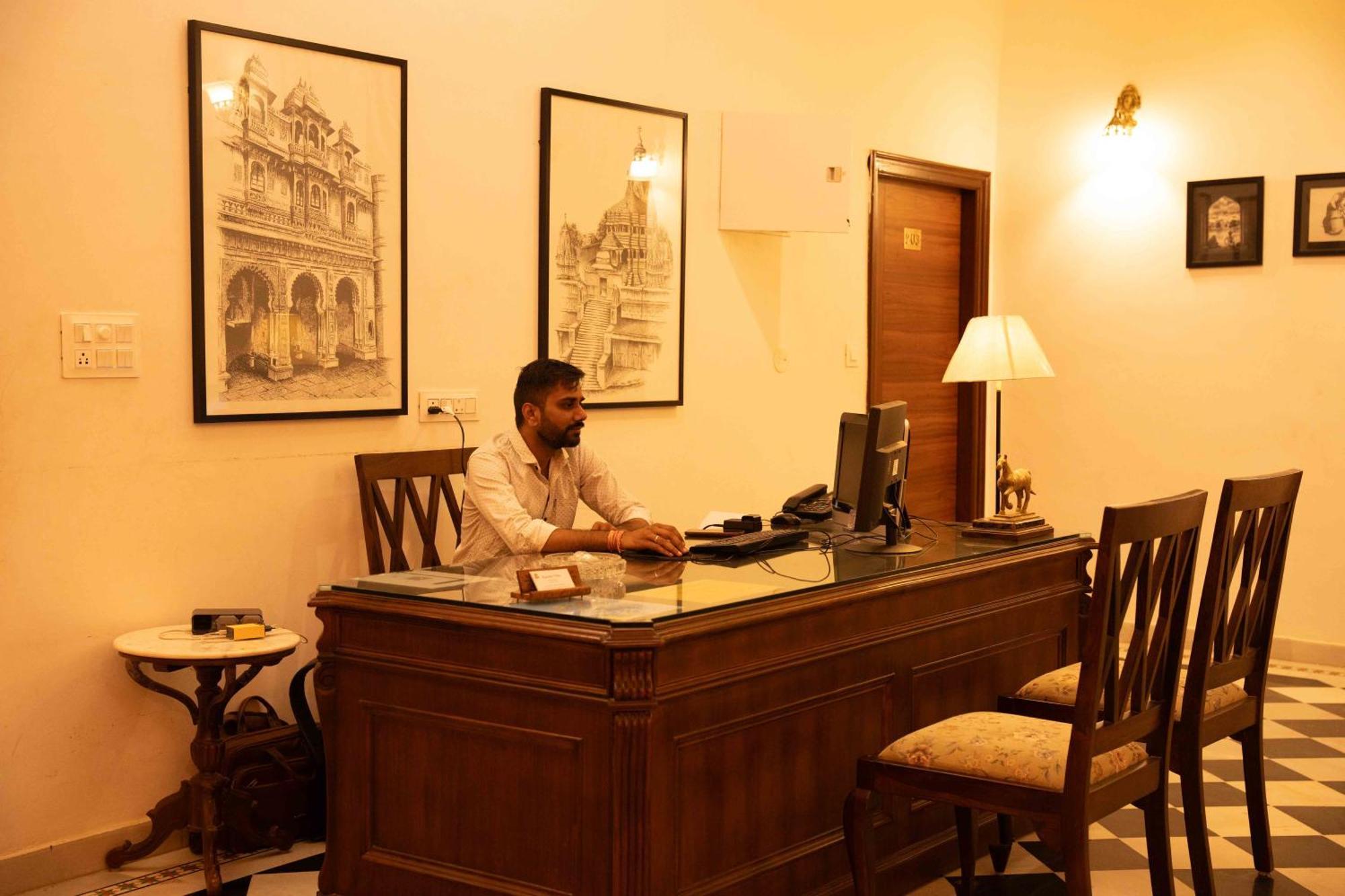 Hotel Karohi 3*