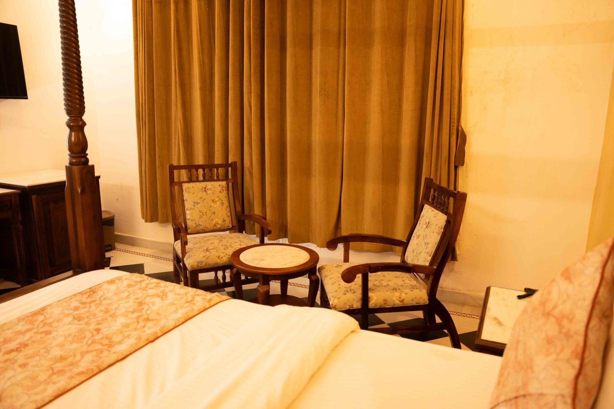 Karohi Hotel
