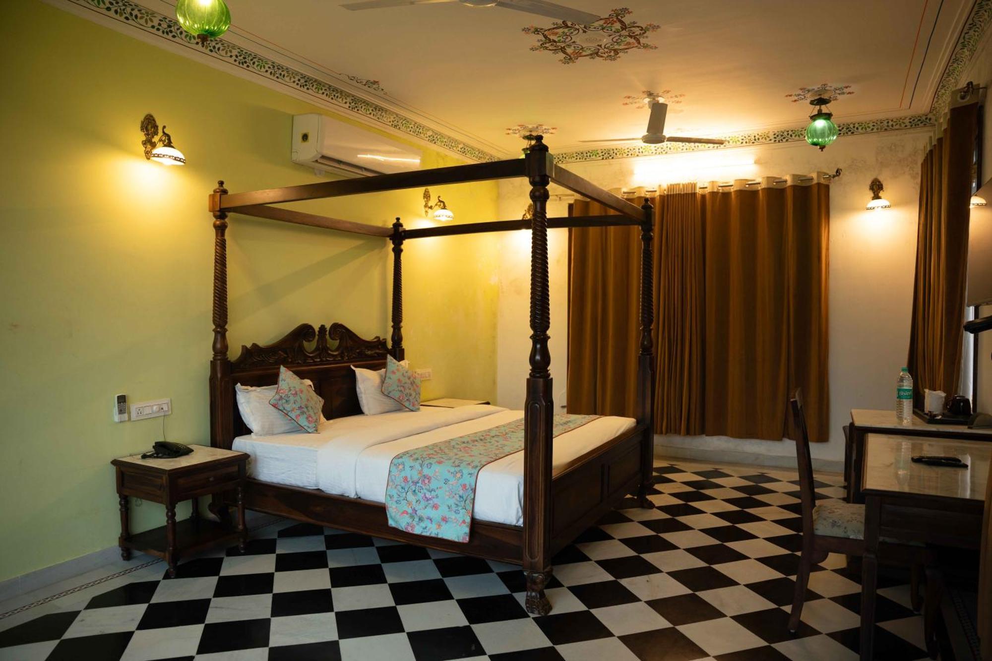 Hotel Karohi 3*