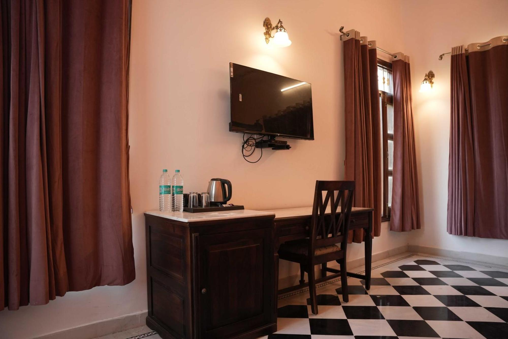 Hotel Karohi