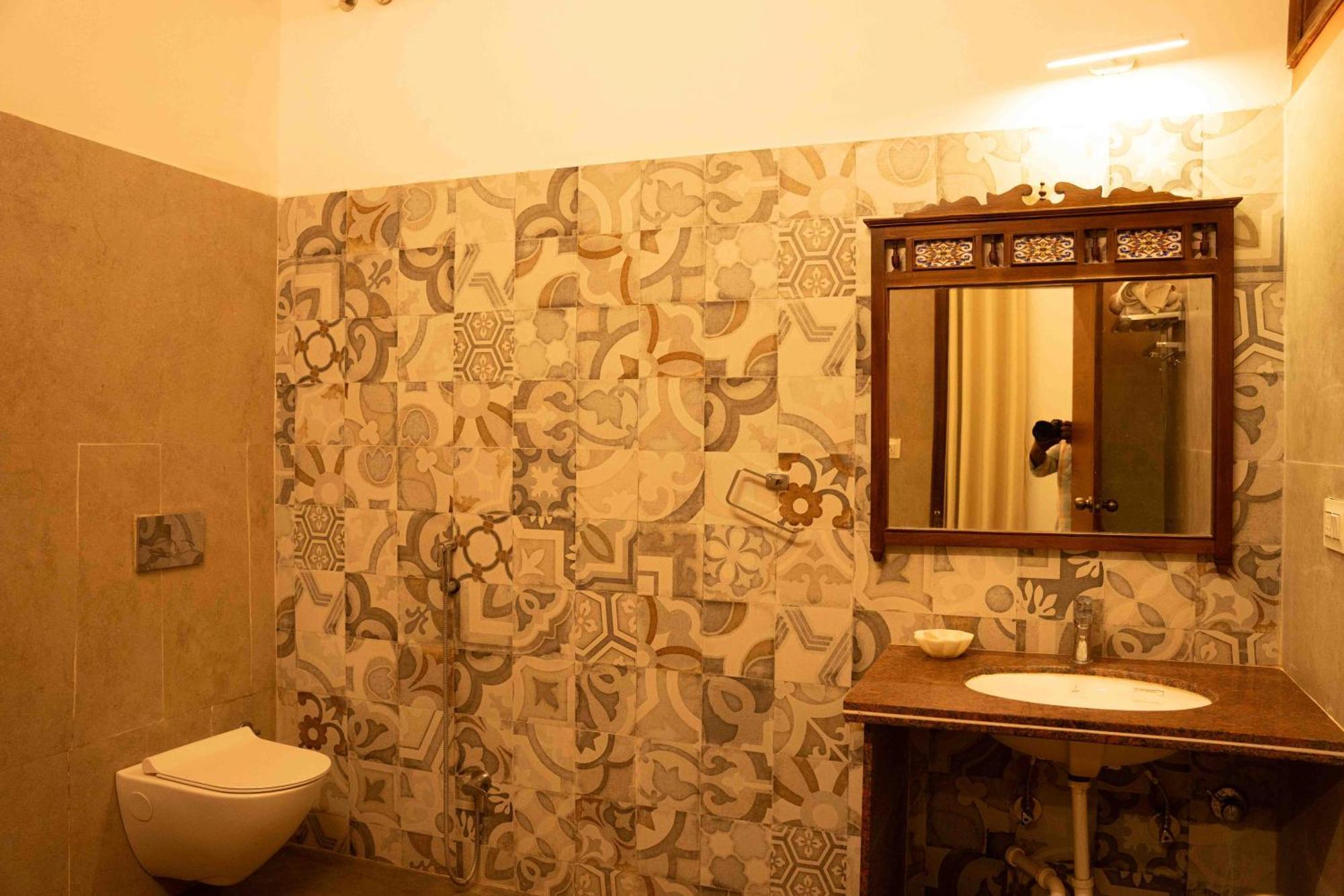 Karohi 3*