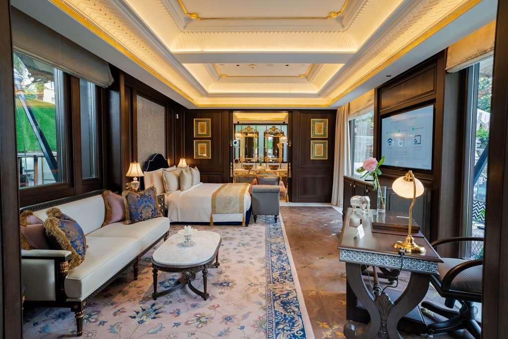 The Leela Palace 5*