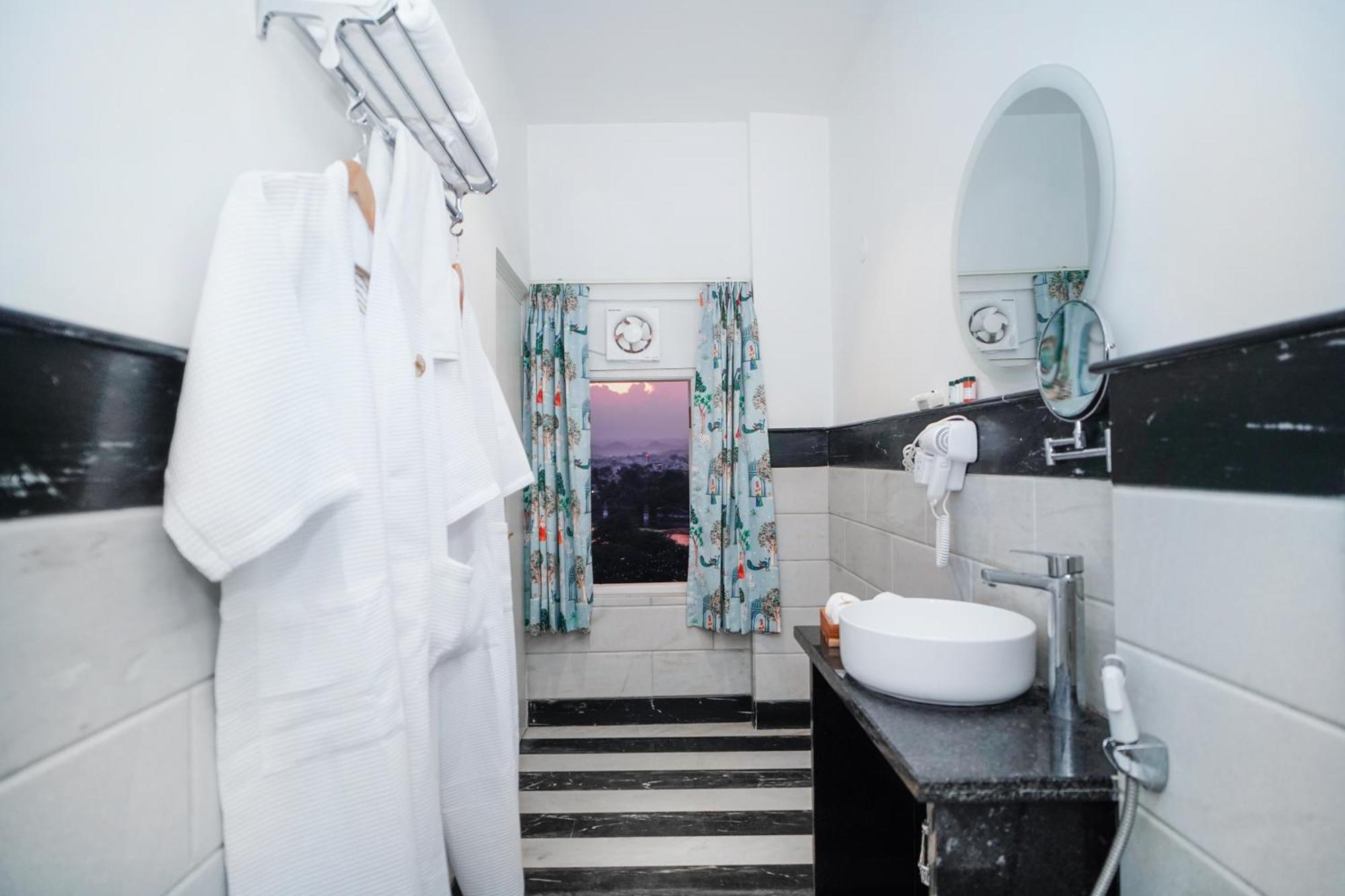 Grandrosse Boutique - Pichola Facing 3* Udaipur