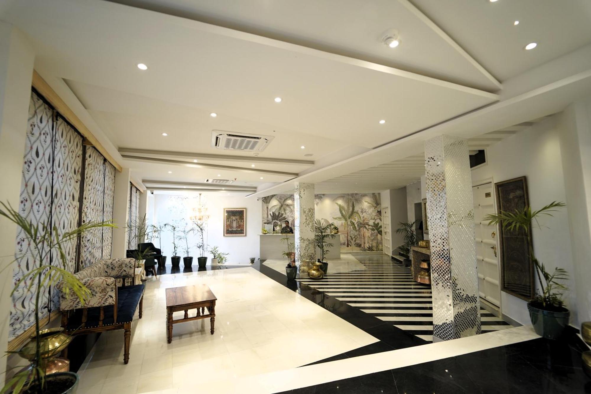 Grandrosse Boutique - Pichola Facing 3*
