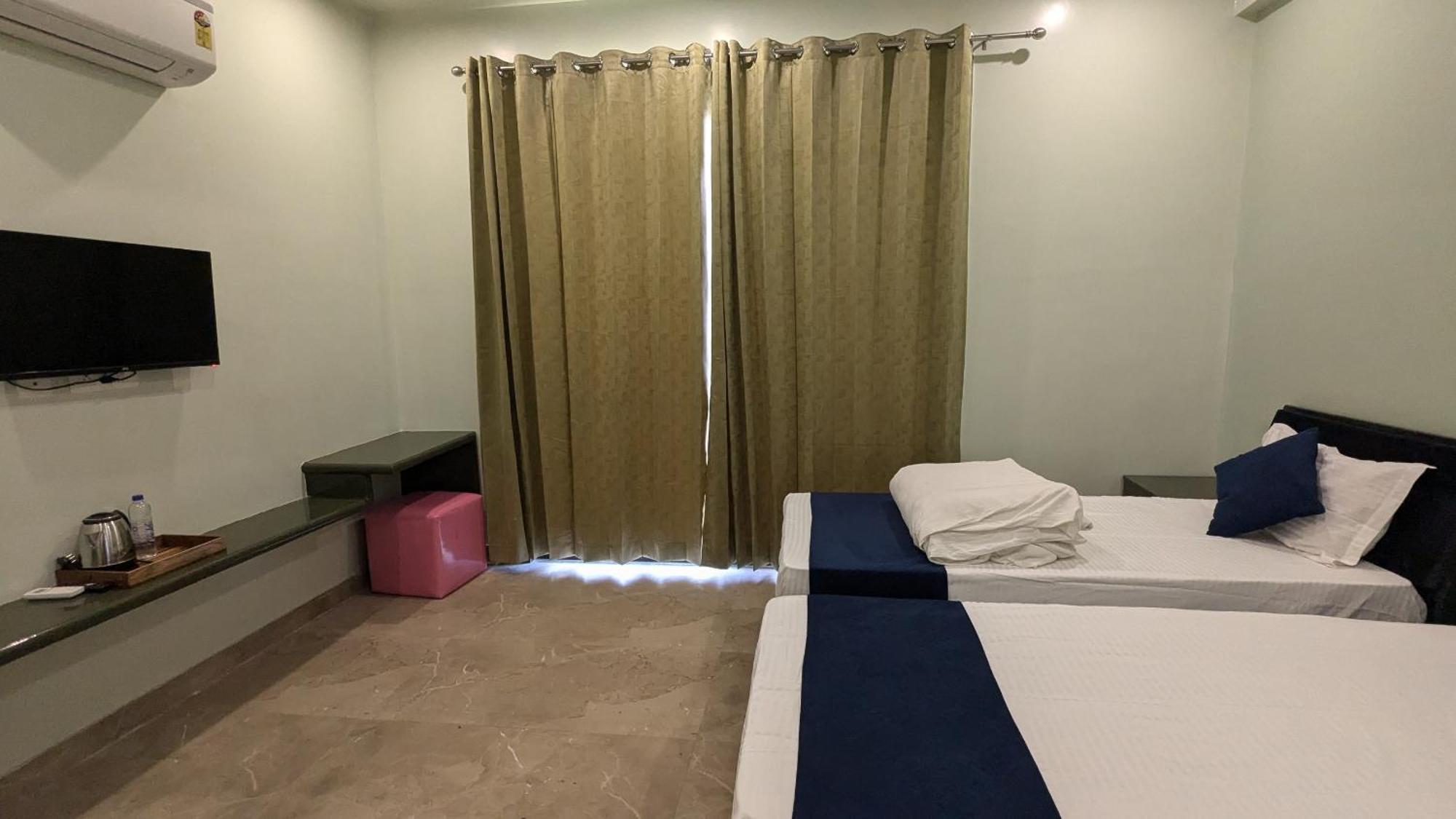 Hotel Maha Raas A Unit Of Raas Leela And 3*