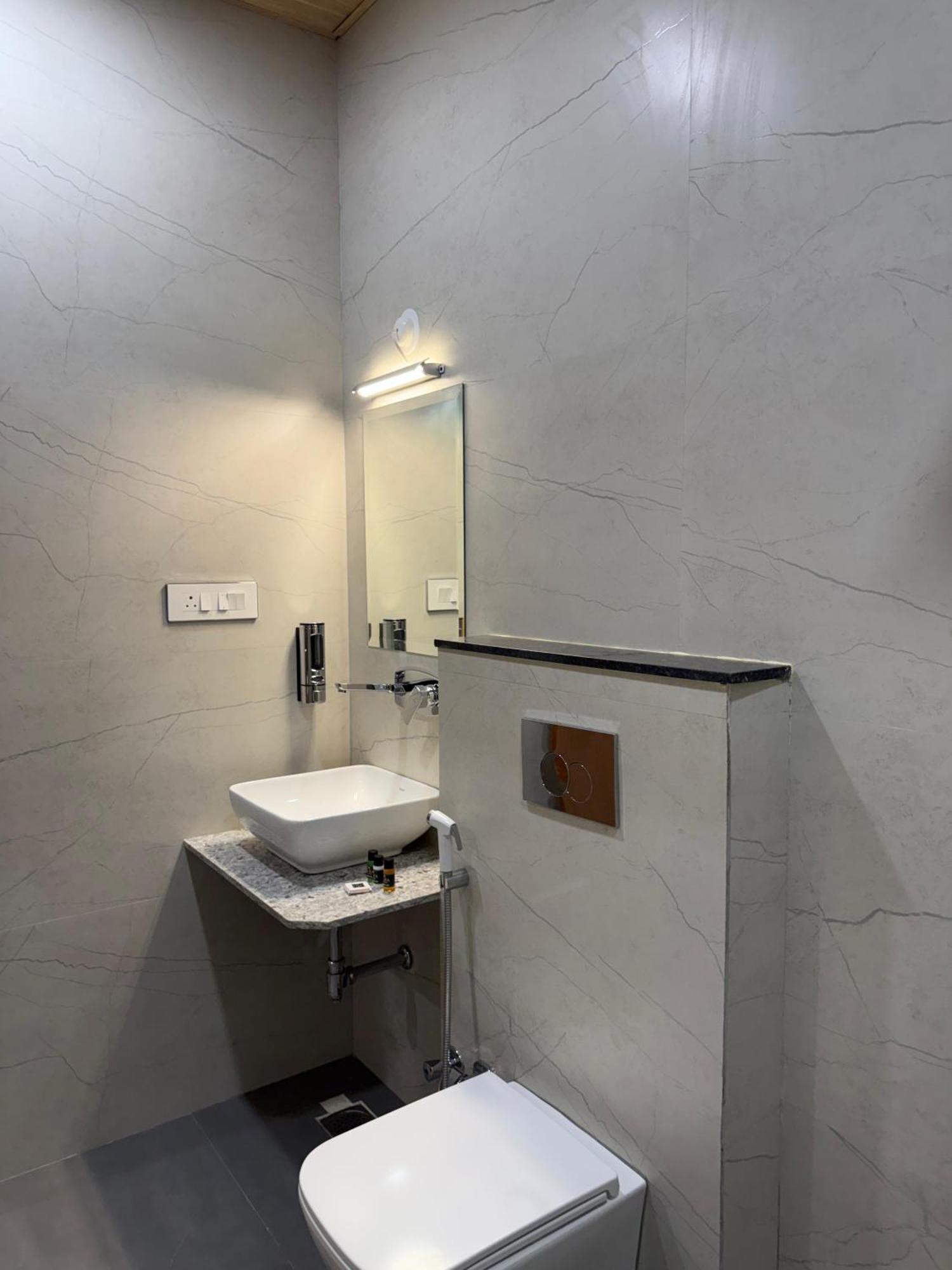 Aura By Arihant Hotel 3*