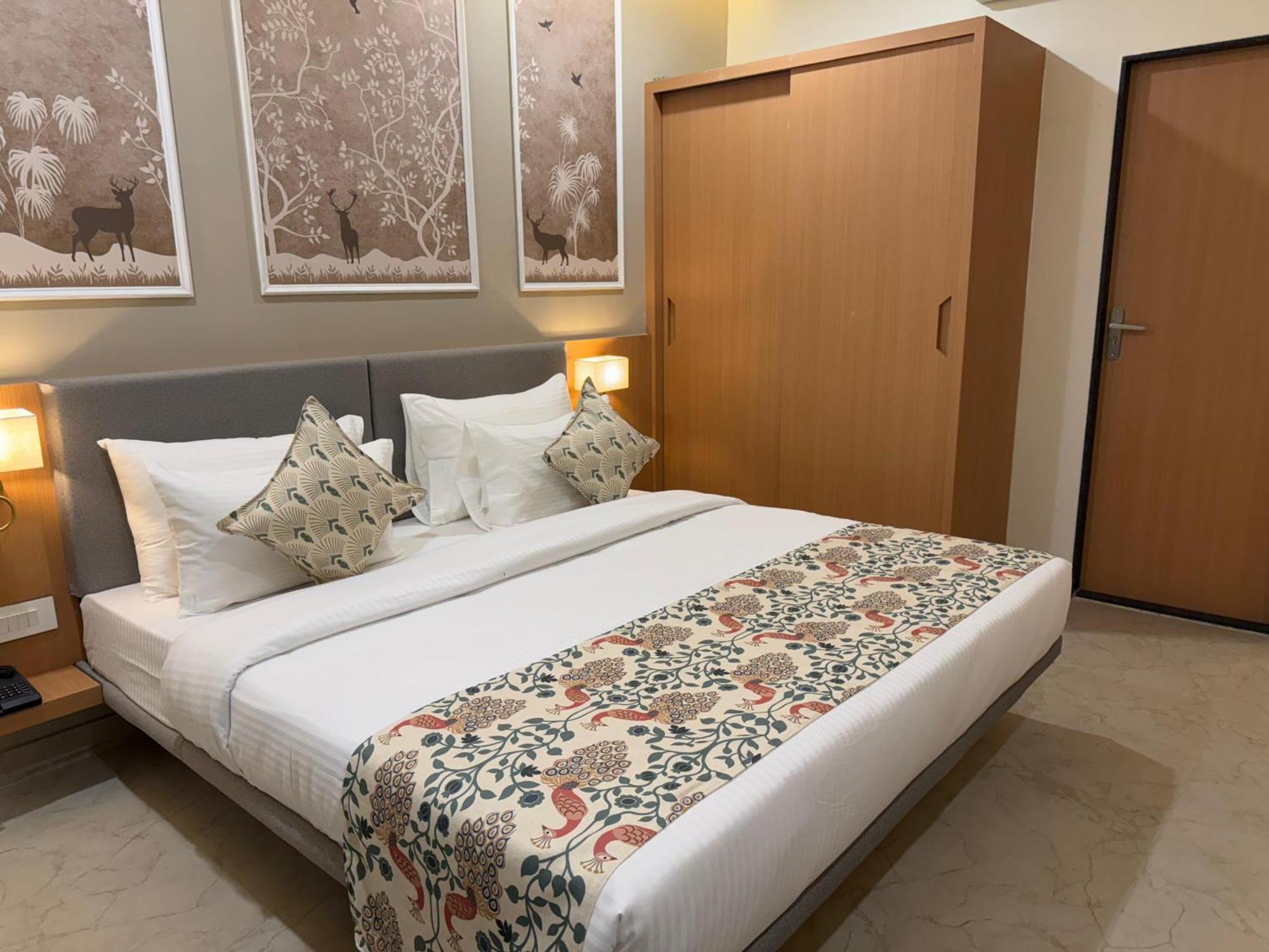 Aura By Arihant Hotel 3*