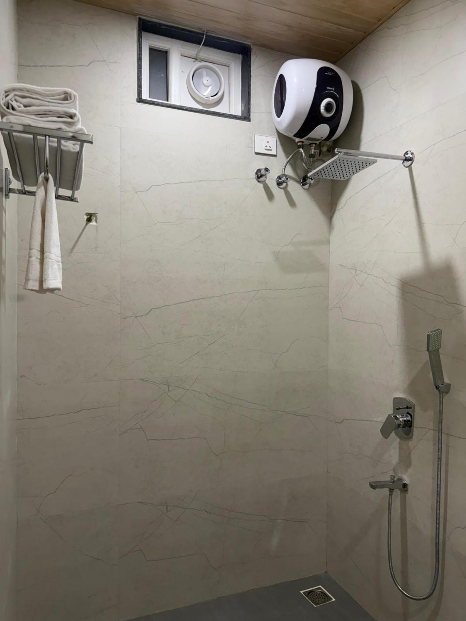 Hotel Aura By Arihant Udaipur