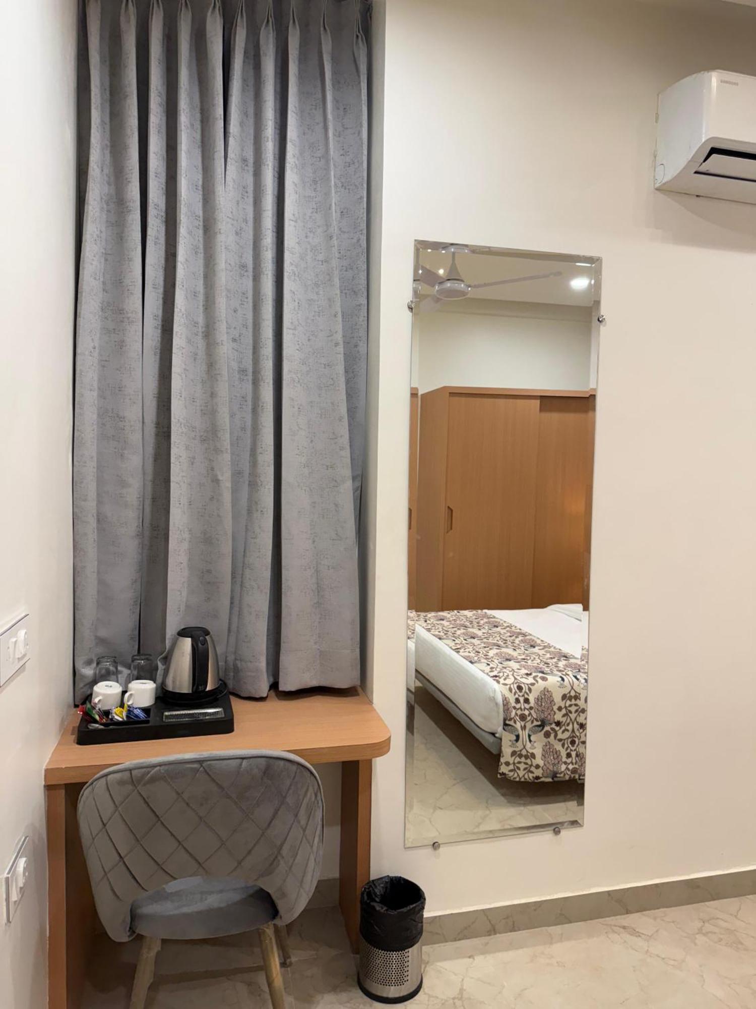 Aura By Arihant Hotel