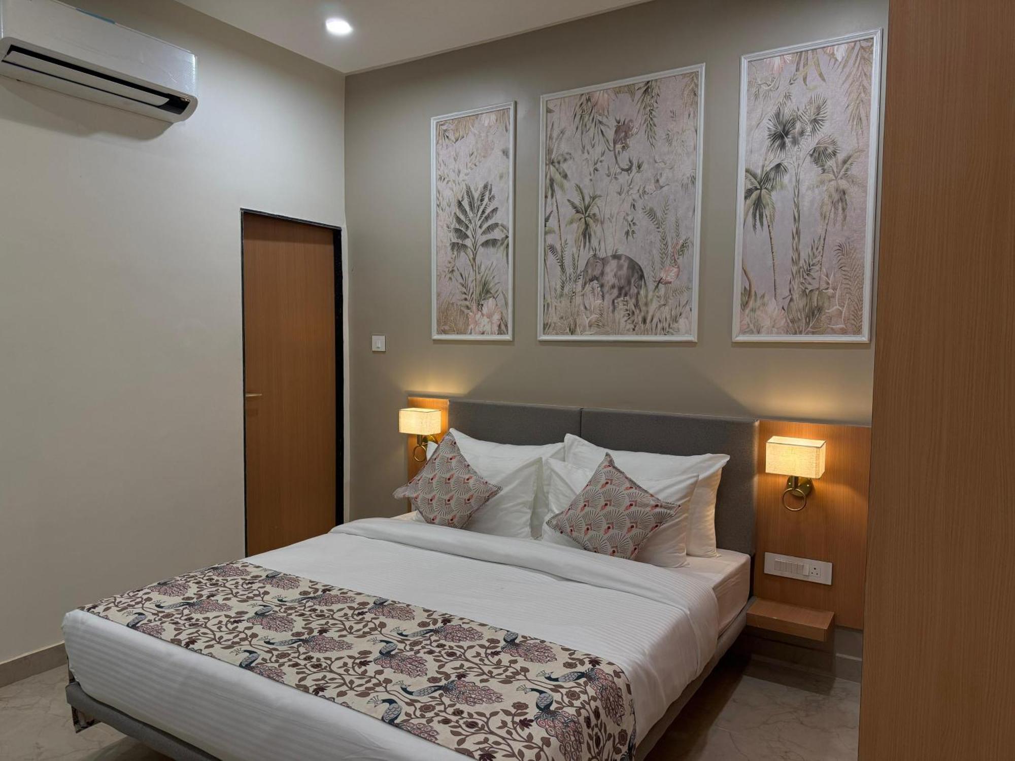 Aura By Arihant Hotel 3*