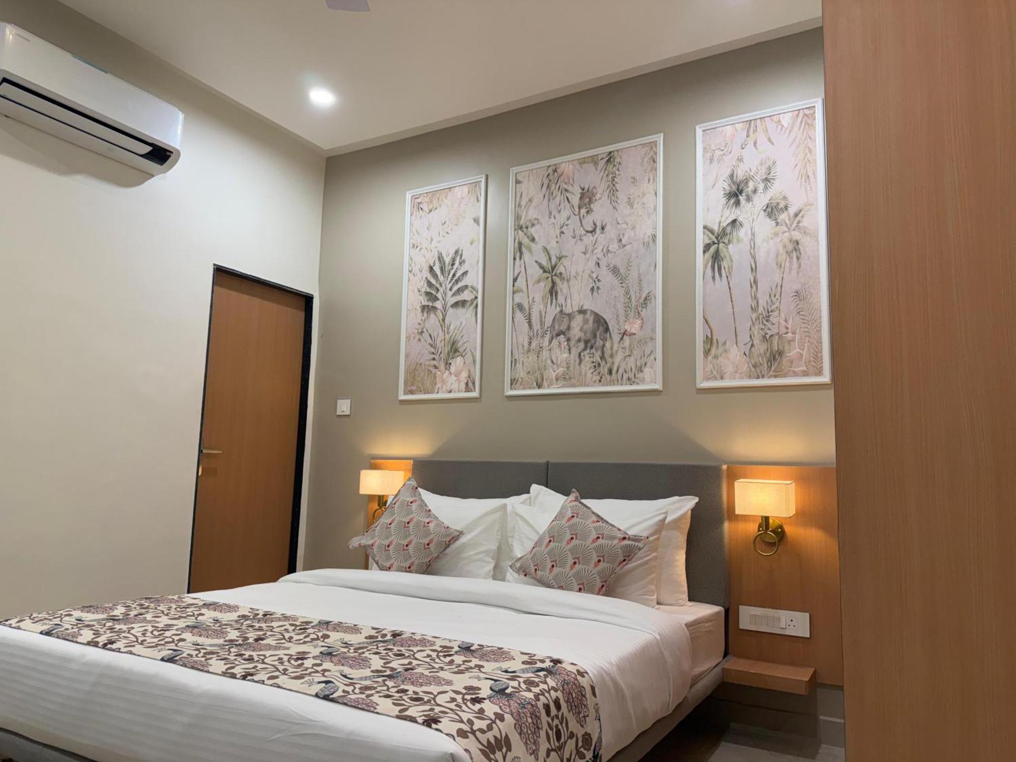 Aura By Arihant Hotel