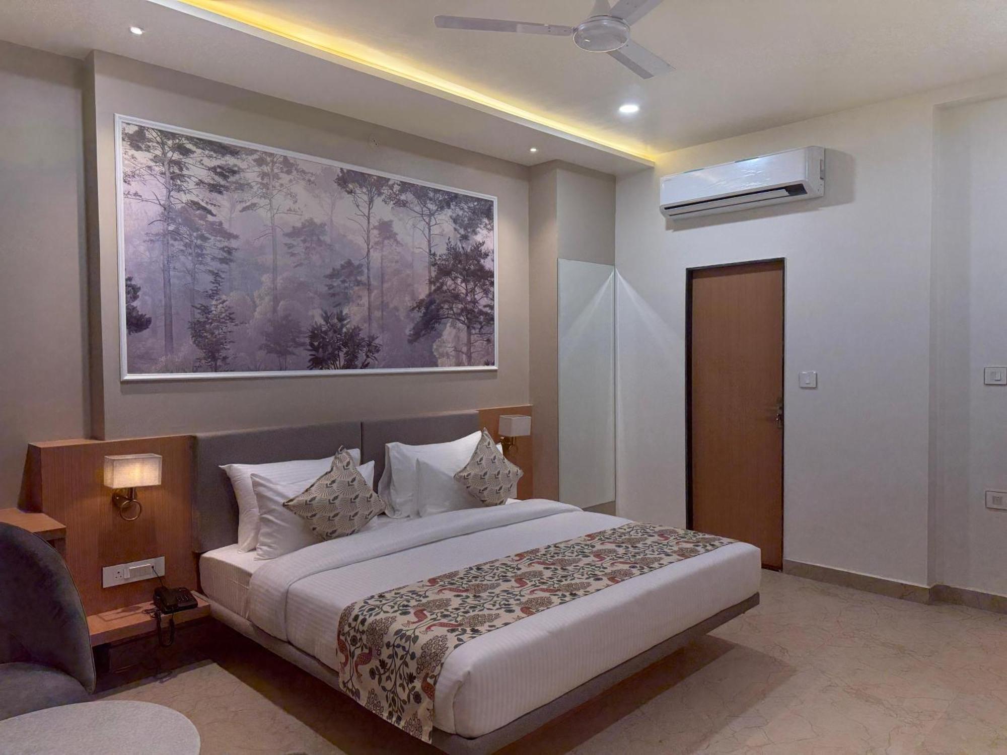 Hotel Aura By Arihant Udaipur