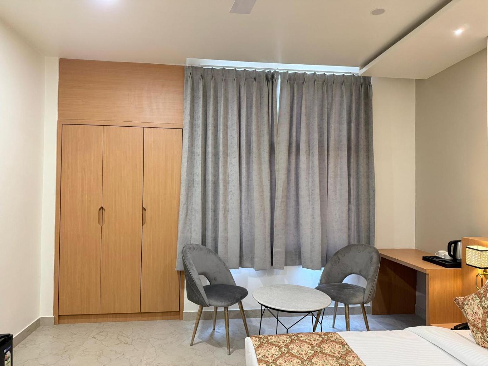 Aura By Arihant Hotel 3*