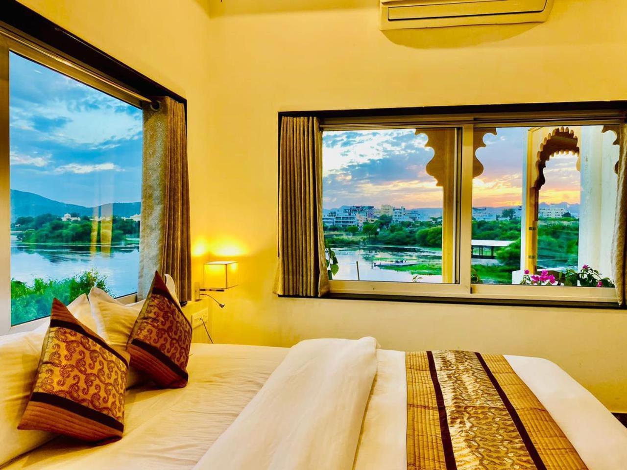Jaydurg A Retreat - A Lakeside - Lakeview Rooftop Cafe - Swimming Pool Hotel