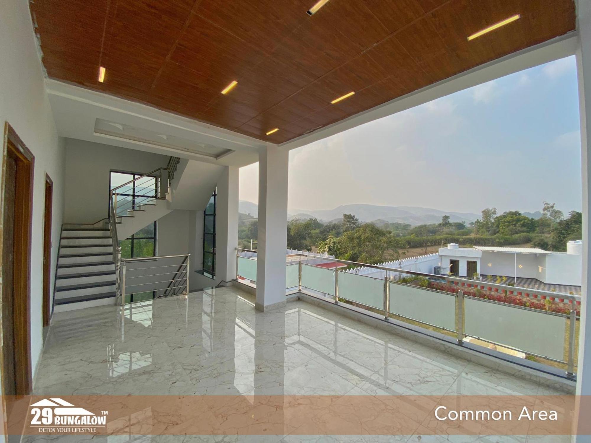 Hotel At Aravali Rani 3*