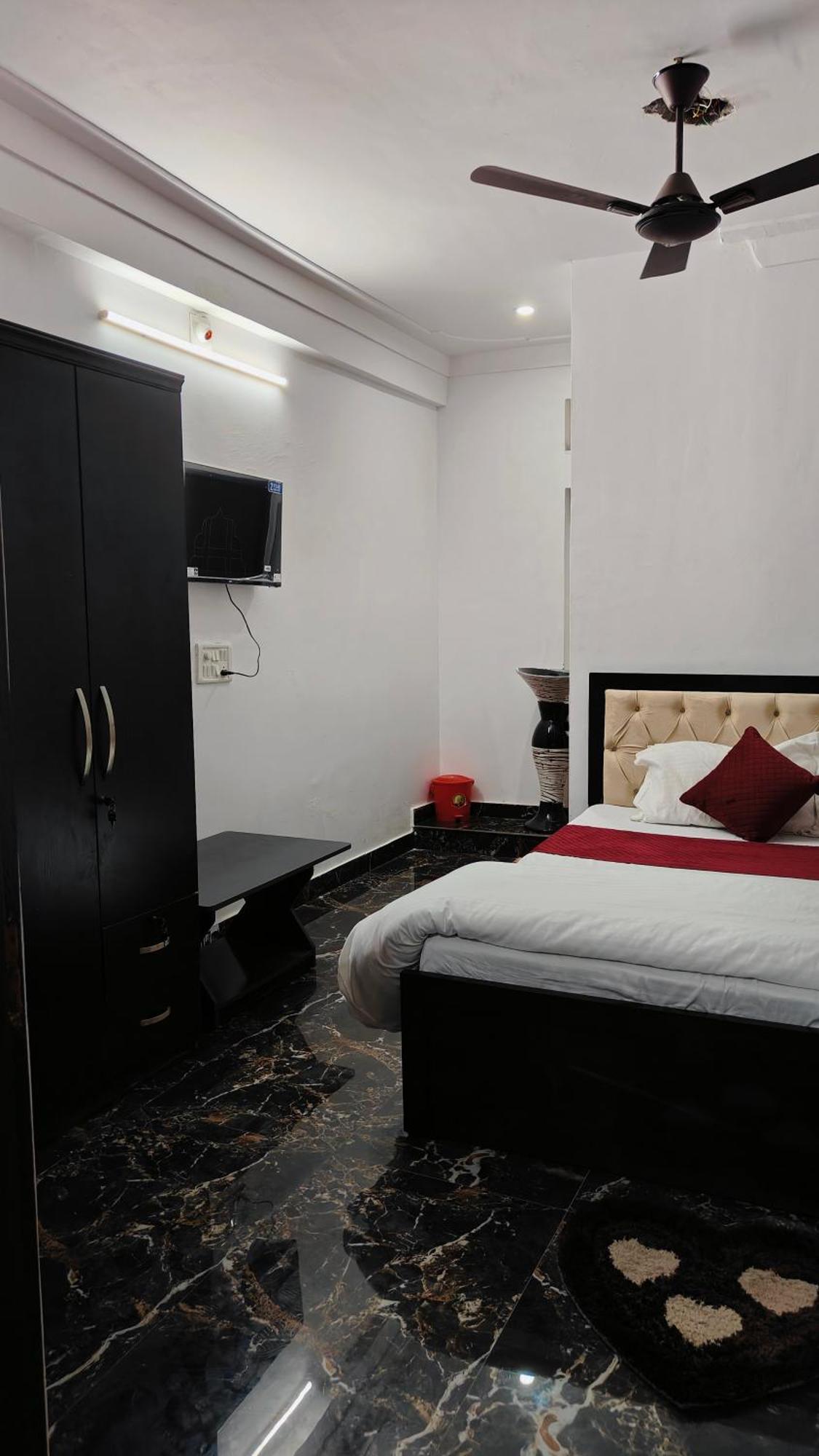Hotel Shri Daulat 3*