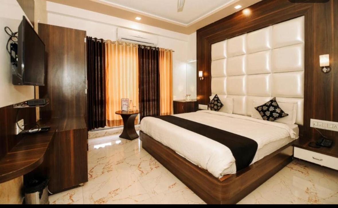 Mangal Residency Rooftop Pool 3*
