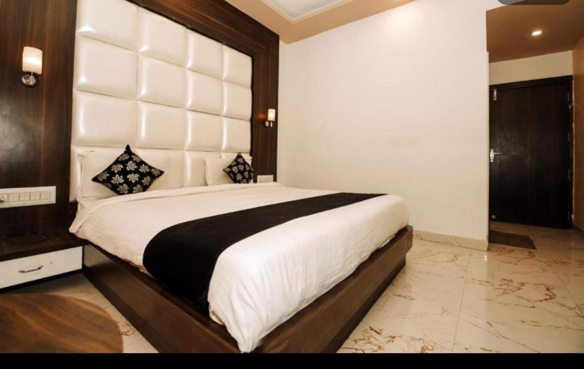Hotel Mangal Residency Rooftop Pool