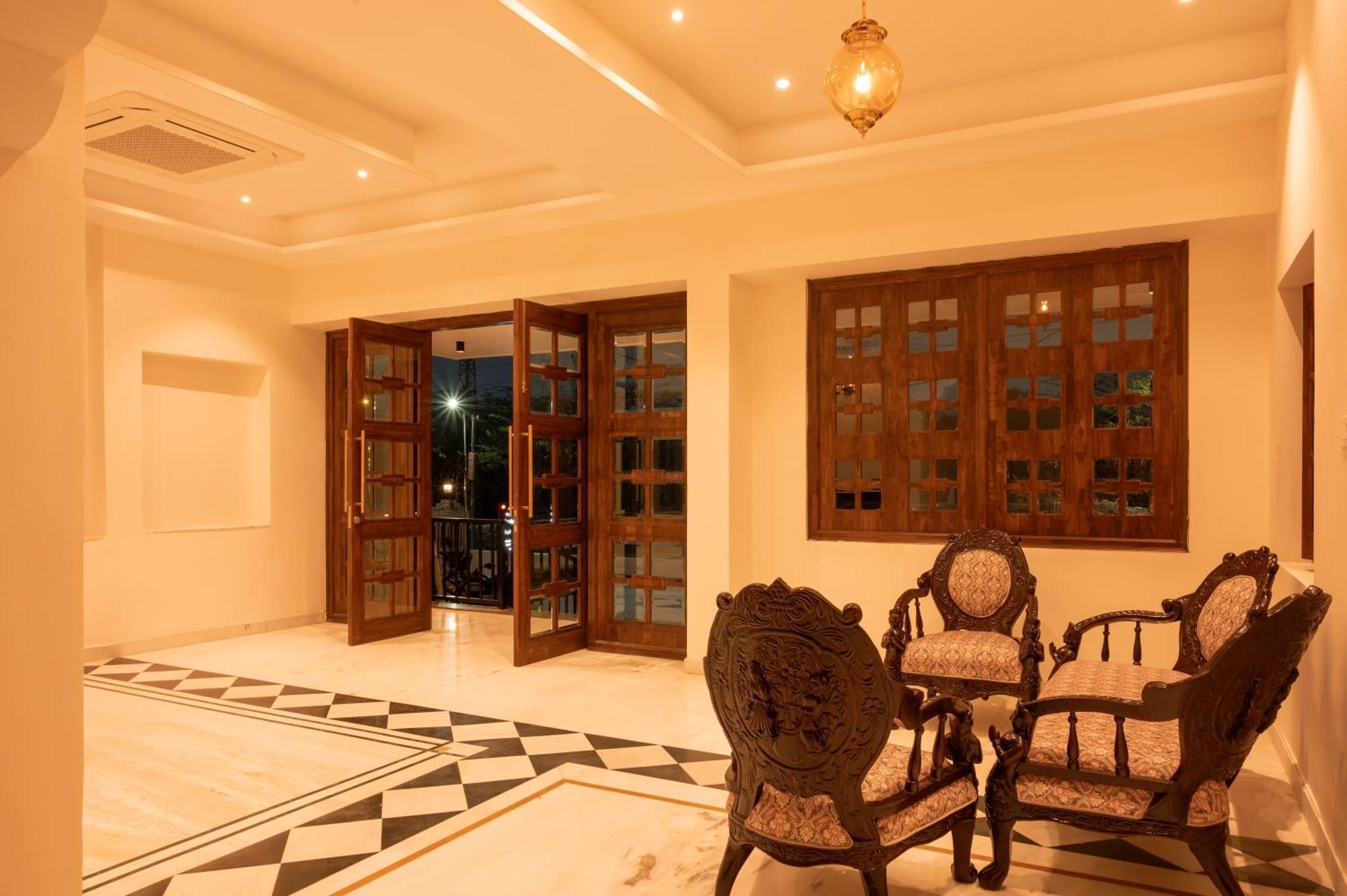 The Royal Courtyard Hotel 3*