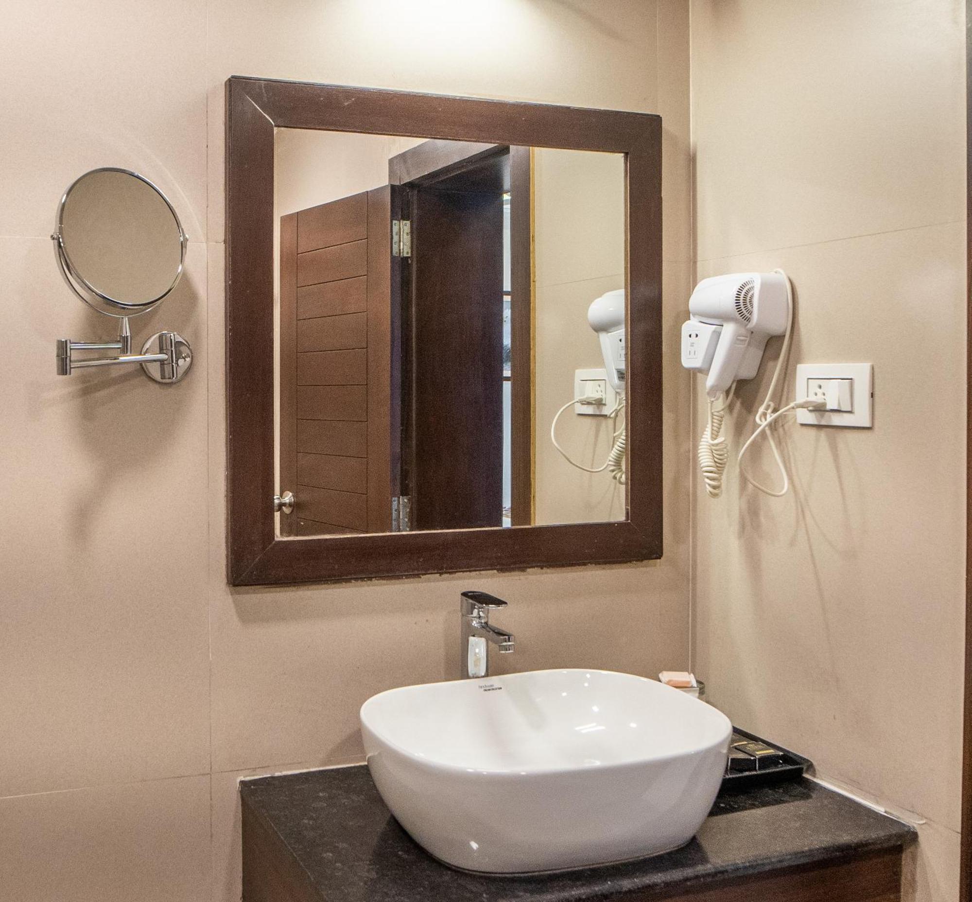 Hotel The Courtyard - Beyond Bar & Club Udaipur