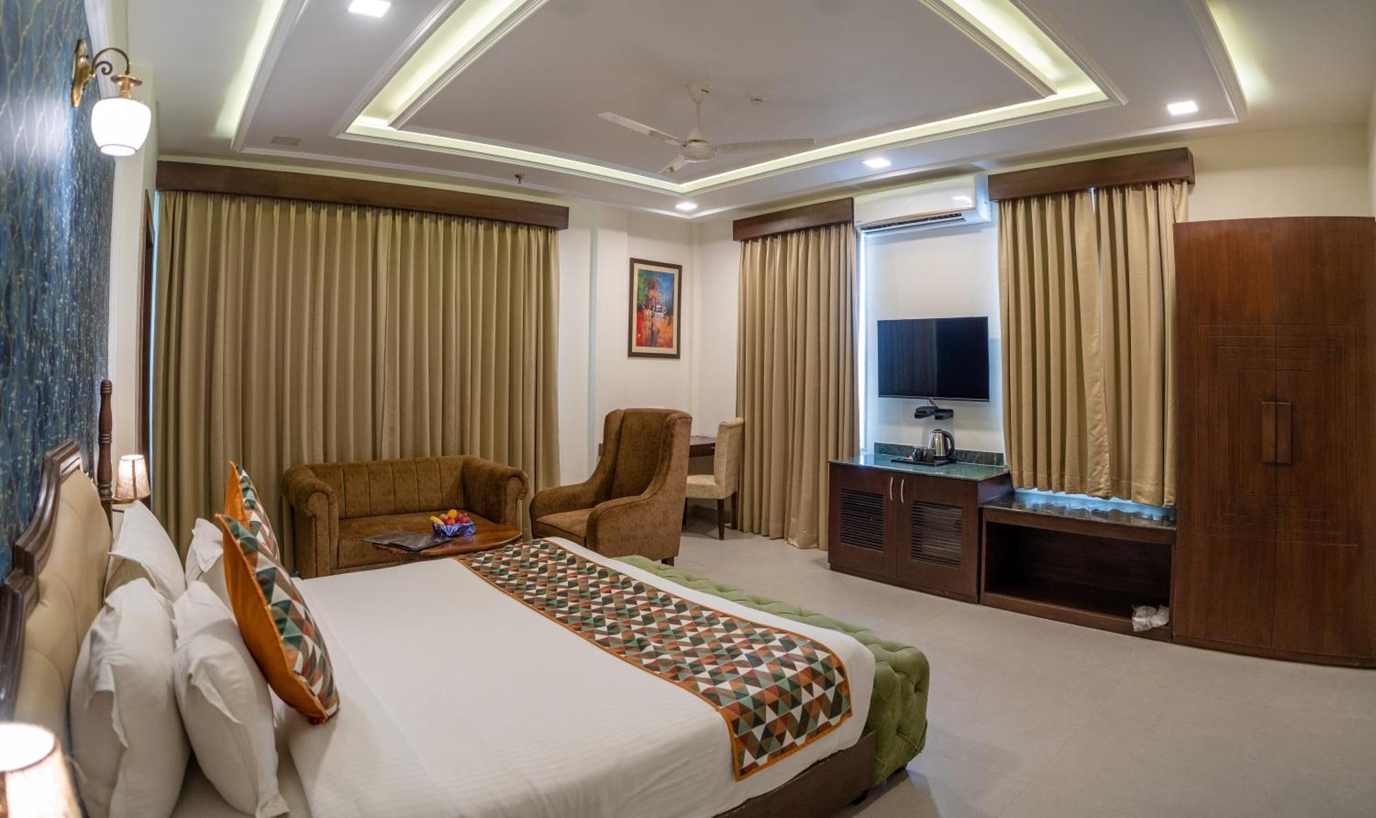 Hotel The Courtyard - Beyond Bar & Club 4*