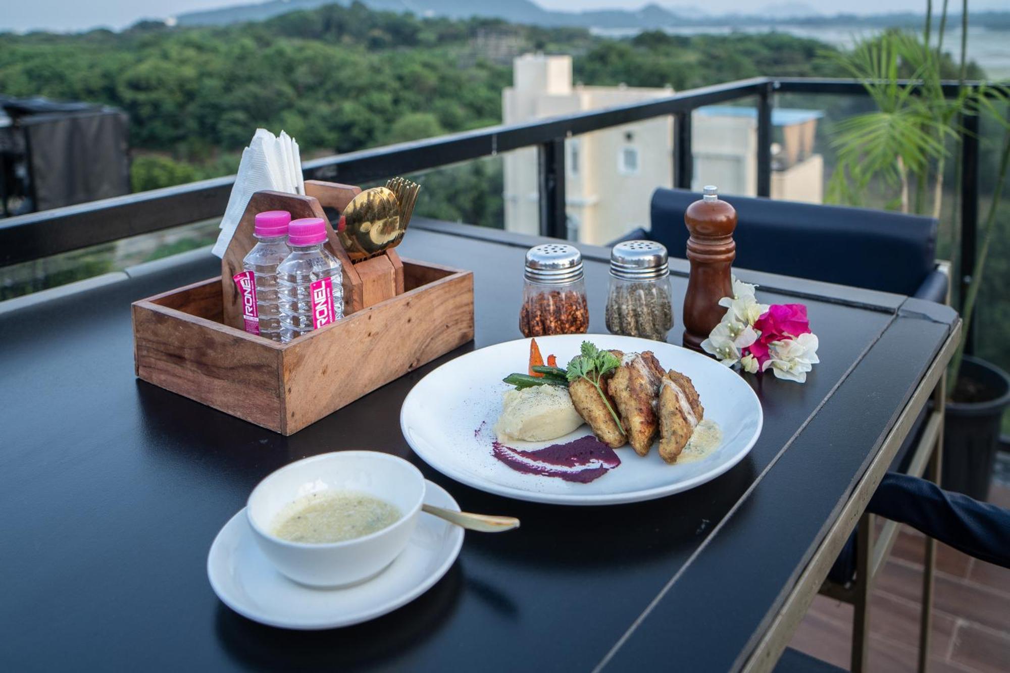 Hotel The Courtyard - Beyond Bar & Club 4*