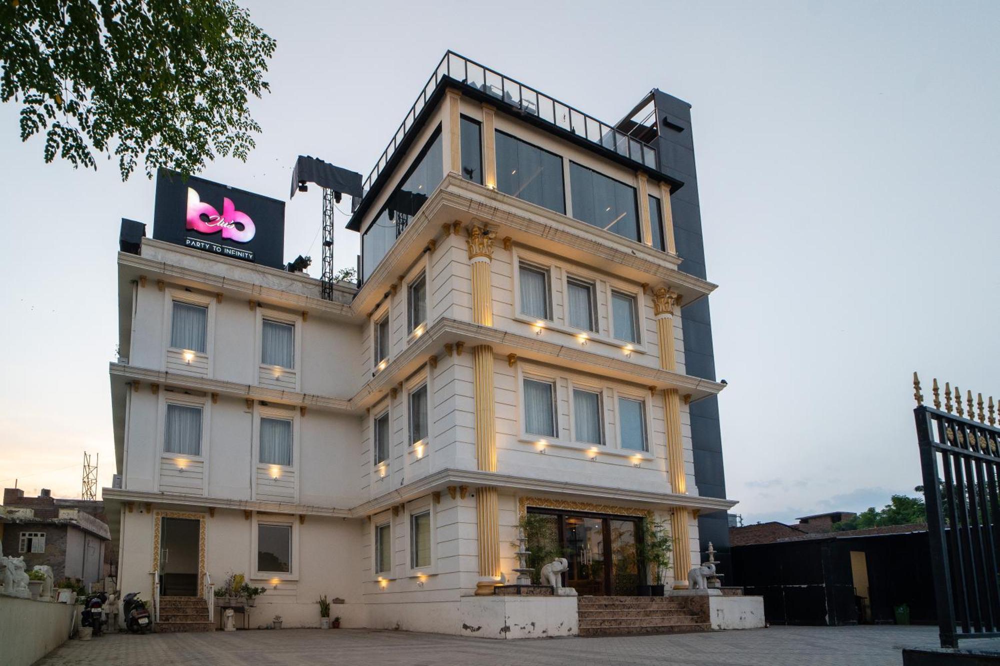 The Courtyard - Beyond Bar & Club 4* Udaipur