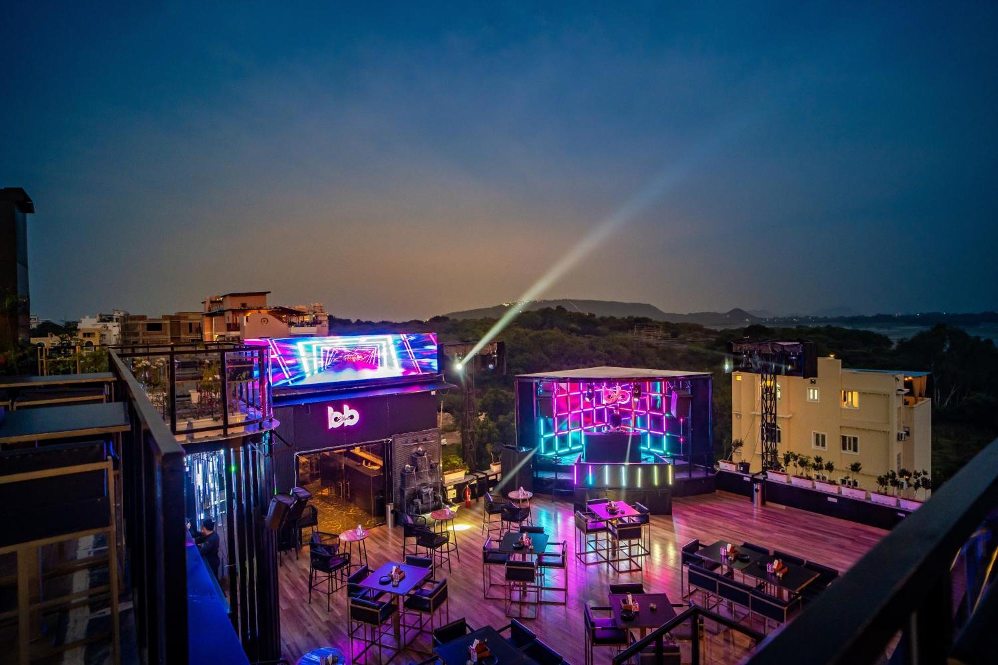 Hotel The Courtyard - Beyond Bar & Club