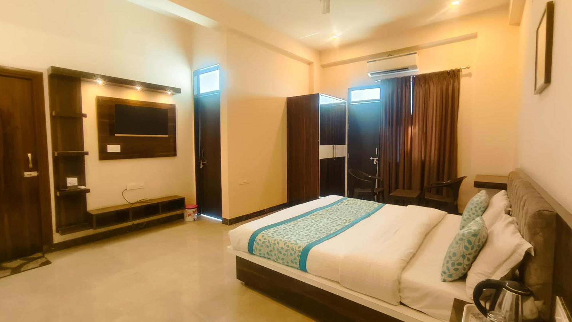 Jagat Near Fatehsagar 3* Udaipur