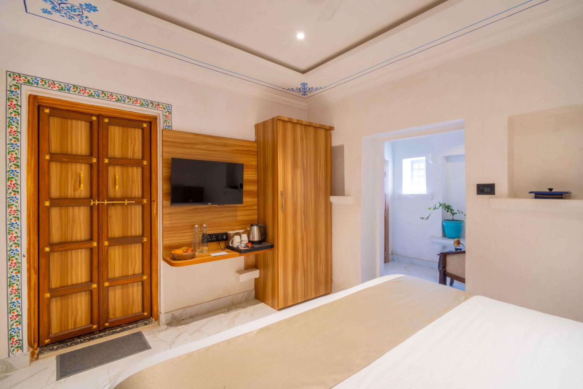 Amoraya Hotel 3*