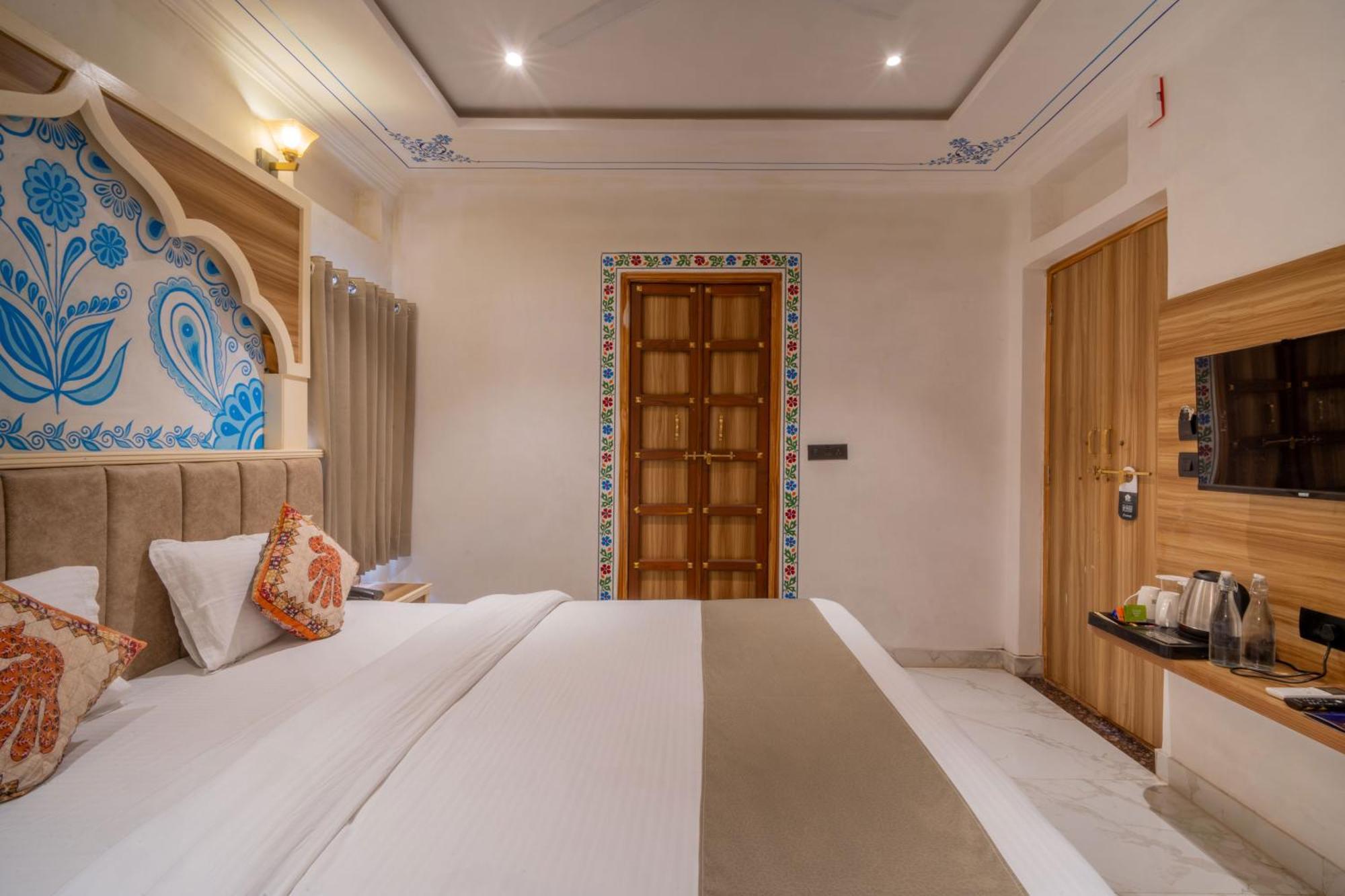 Amoraya Hotel 3*