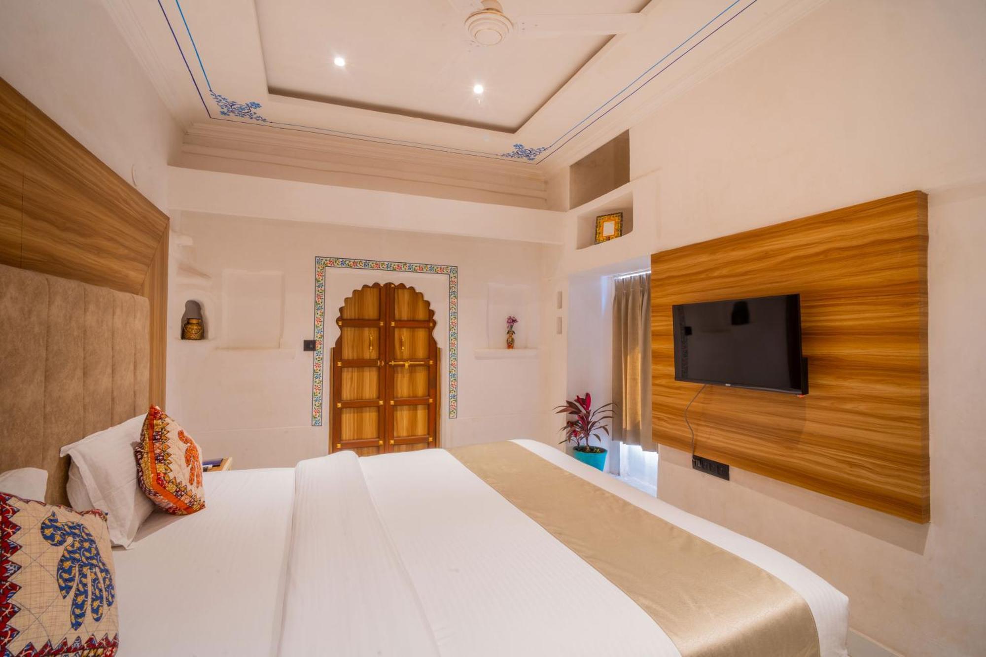 Amoraya Hotel 3*