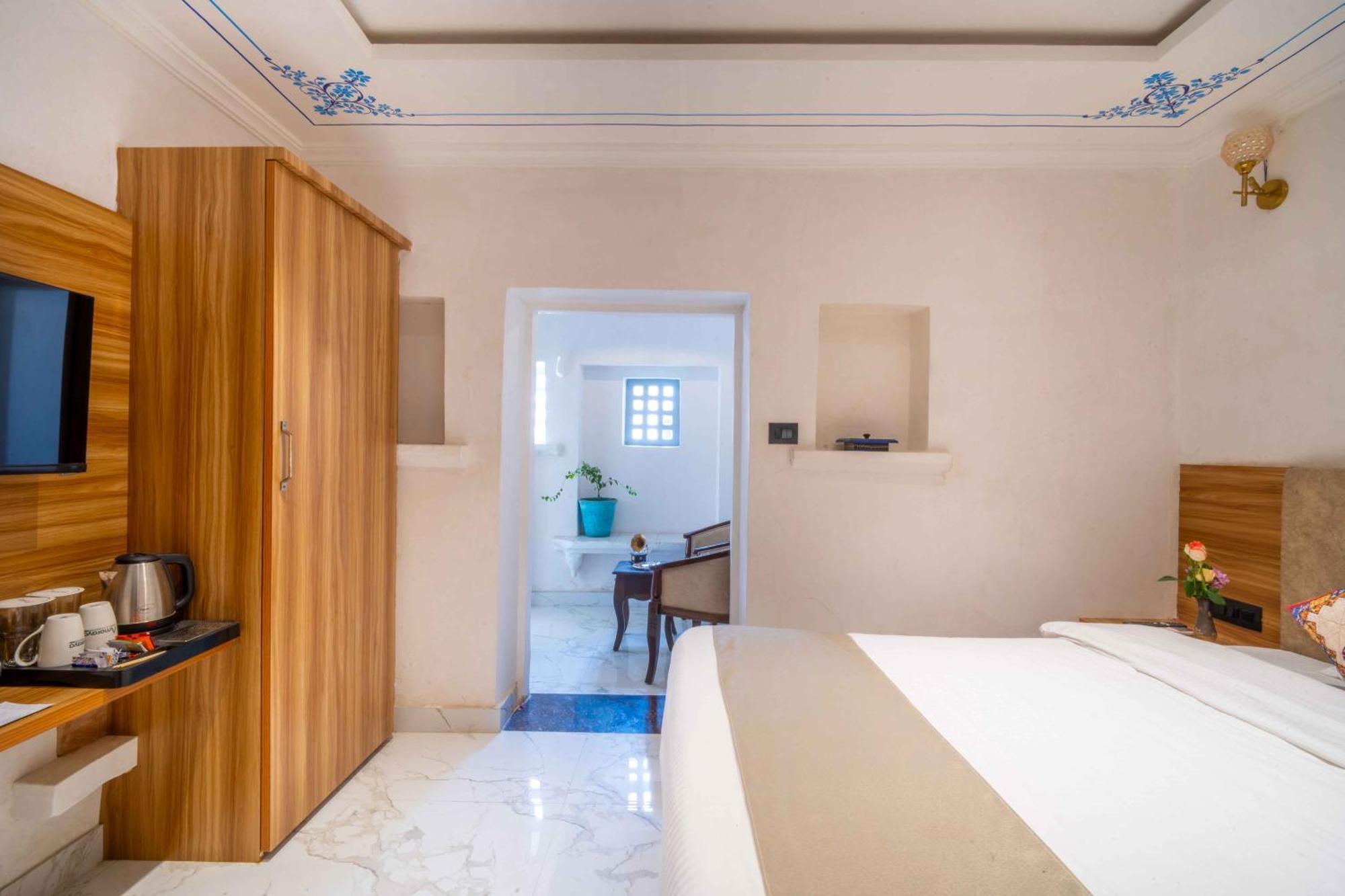 Amoraya Hotel 3*